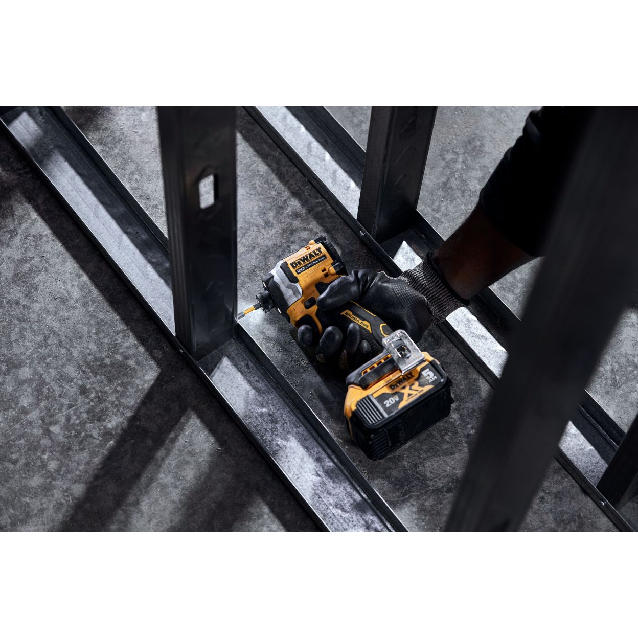 Аккумуляторный шуруповерт DEWALT DCF850P1, 18 В, 206 Нм, 3800 уд/мин, с АКБ 5 Ач и ЗУ (DCF850P1N-A9)