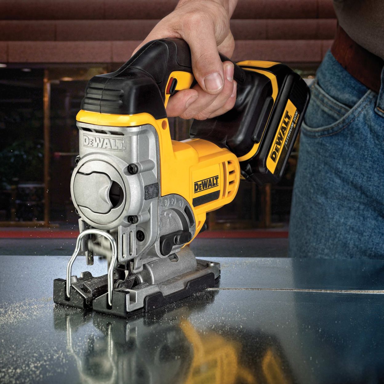Аккумуляторный лобзик DEWALT DCS331P1, 18 В, 3000 ход/мин, 26 мм, с АКБ 5 Ач и ЗУ (DCS331P1N-XJ)