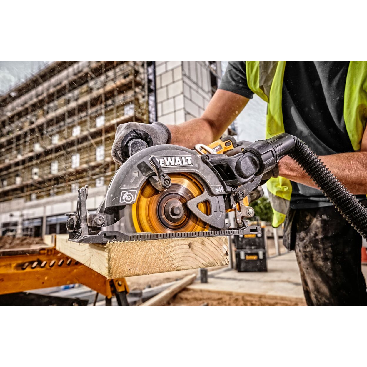 Аккумуляторная дисковая пила DEWALT DCS577X1, 54 В, 190 мм, 5800 об/мин, с АКБ 3 Ач и ЗУ (DCS577X1N-XJ)
