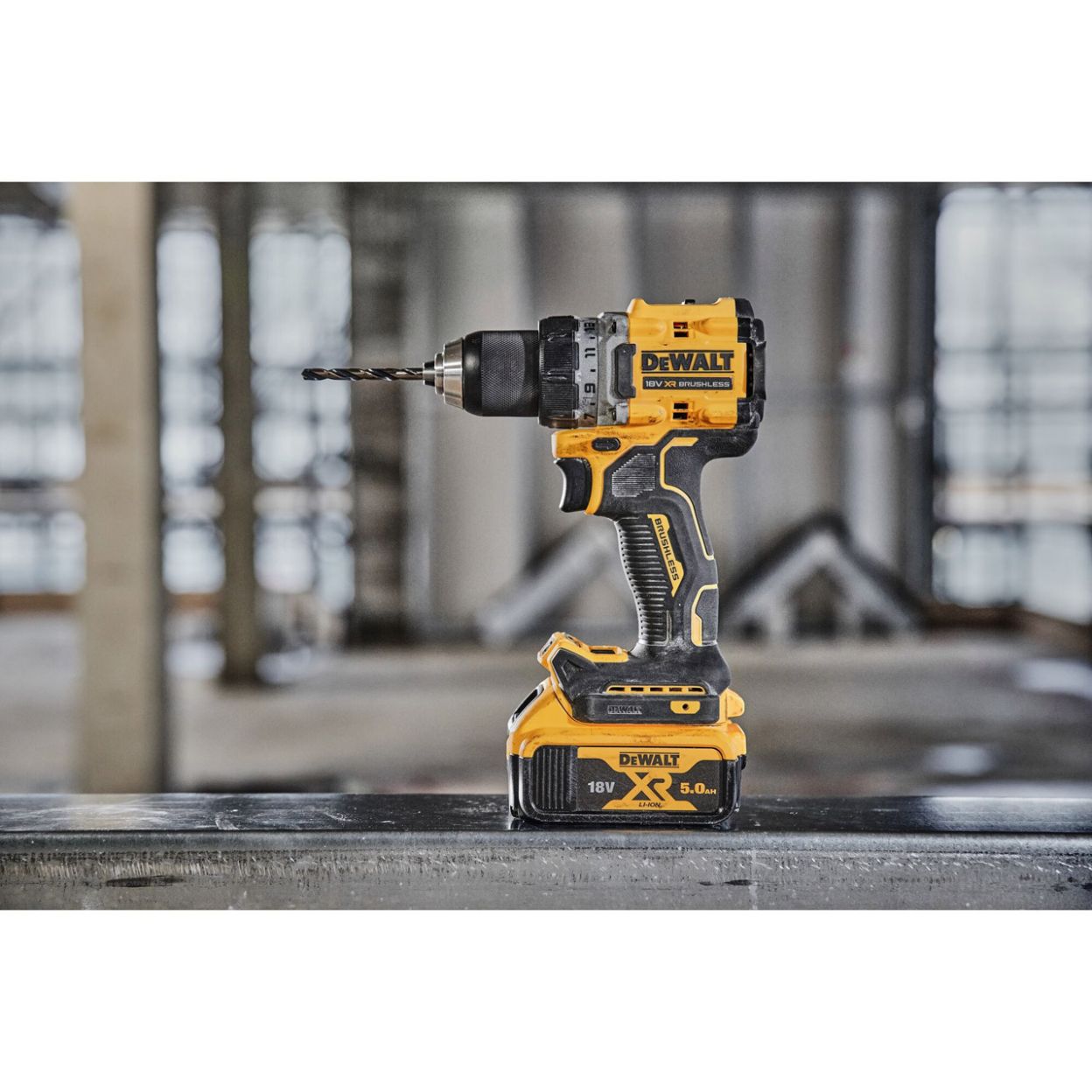 Аккумуляторная дрель-шуруповерт DEWALT DCD800P2T, 18 В, 2000 об/мин, с 2 АКБ 5 Ач и ЗУ, в кейсе TSTAK (DCD800P2T-QW)