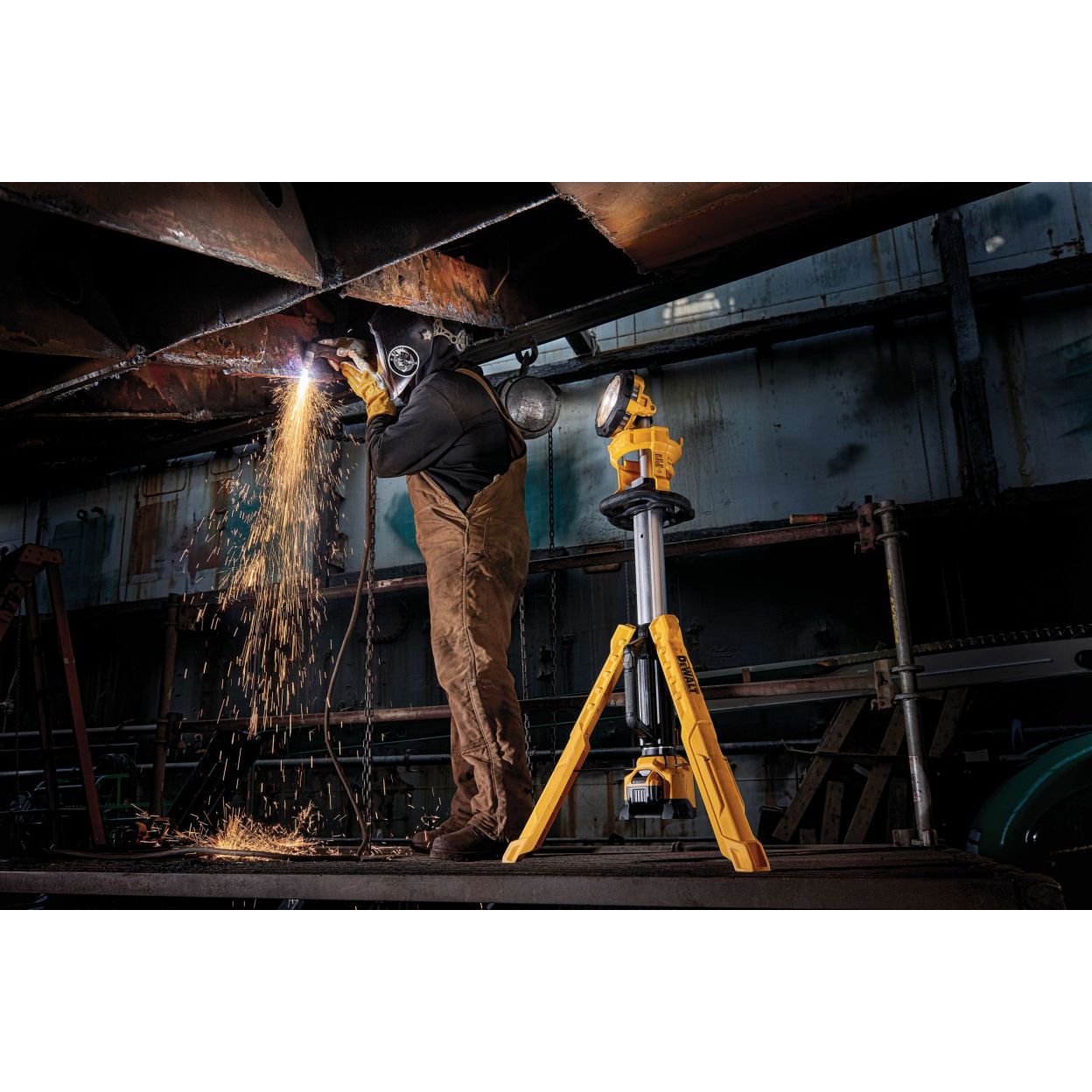 Аккумуляторная мачта освещения DEWALT DCL079P1, 20 В, 3000 лм, с АКБ 5 Ач и ЗУ (DCL079P1N-A9)