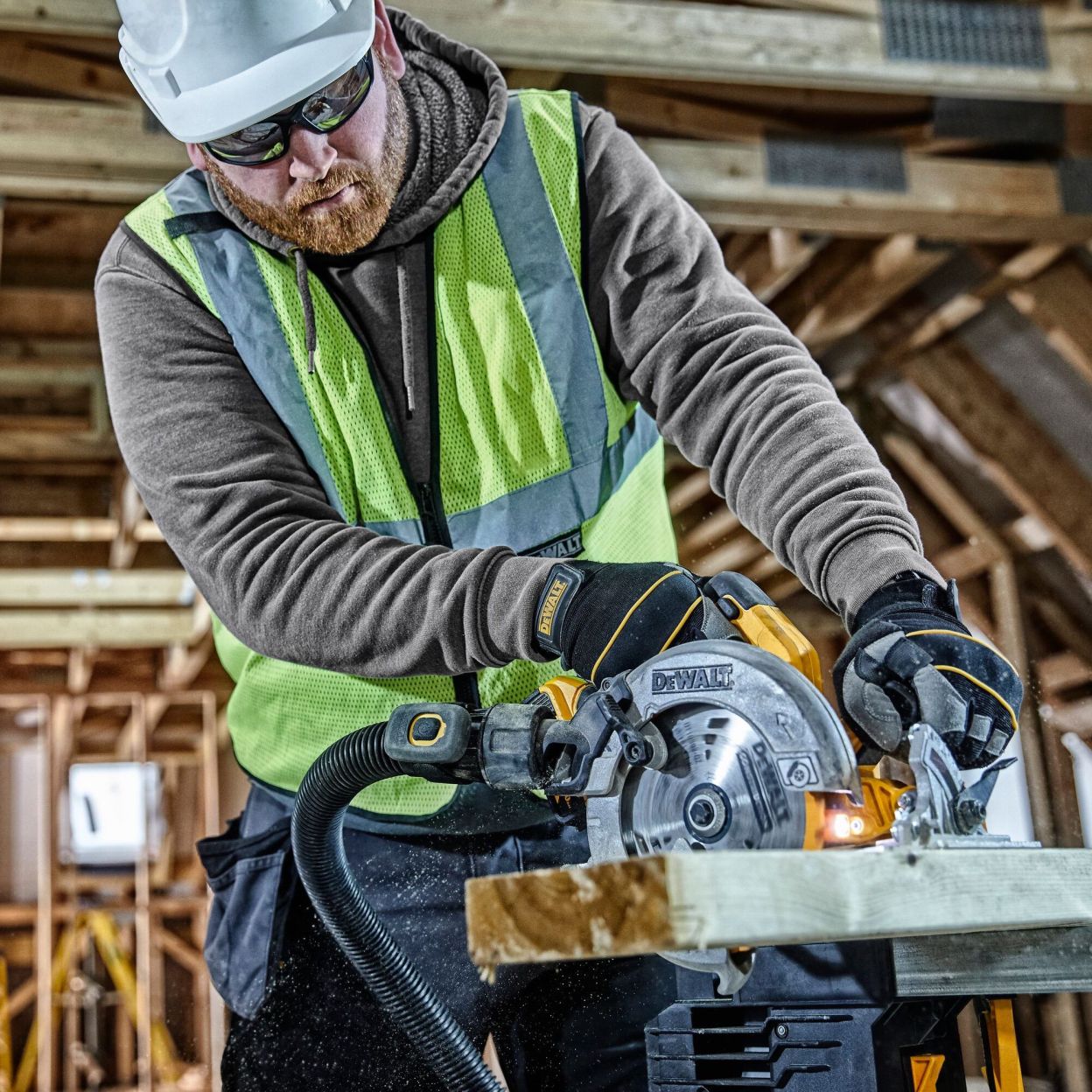 Аккумуляторная дисковая пила DEWALT DCS570H2T, 18 В, 184 мм, 5500 об/мин, с 2 АКБ 5 Ач и ЗУ, в кейсе TSTAK (DCS570H2T-QW)