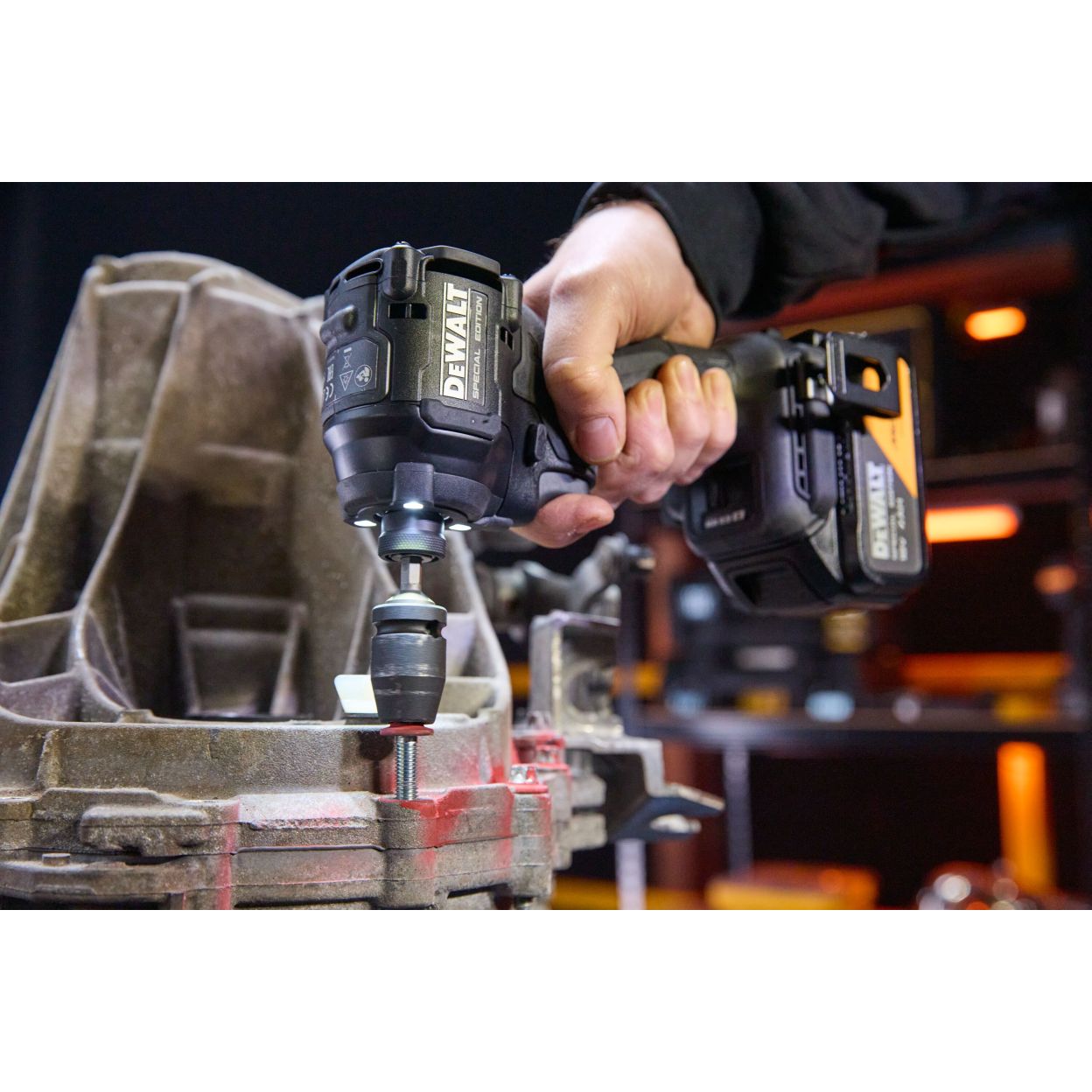 Аккумуляторный шуруповерт DEWALT McLaren Limited Edition DCF86MM1T, 18 В, 205 Нм, 3800 уд/мин, с АКБ 4 Ач и ЗУ, в кейсе TSTAK