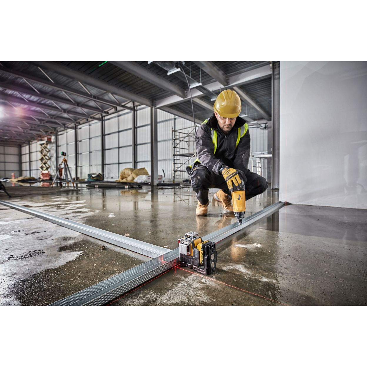 Аккумуляторный лазерный нивелир DEWALT DCE089D1R, 12 В, красный луч, 20 м, с АКБ 2 Ач и ЗУ, в кейсе TSTAK (DCE089D1R-QW)