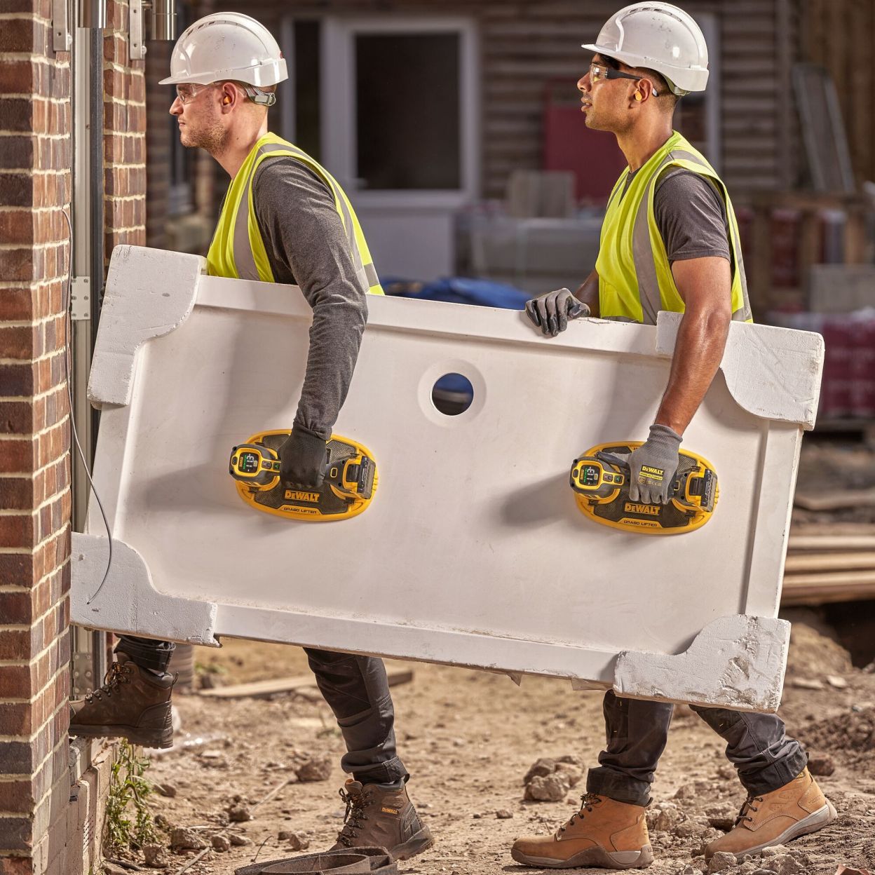 Аккумуляторный вакуумный подъемник DEWALT DCE590D1T, 18 В, до 120 кг, c АКБ 2 Ач и ЗУ, в кейсе (DCE590D1T-QW)