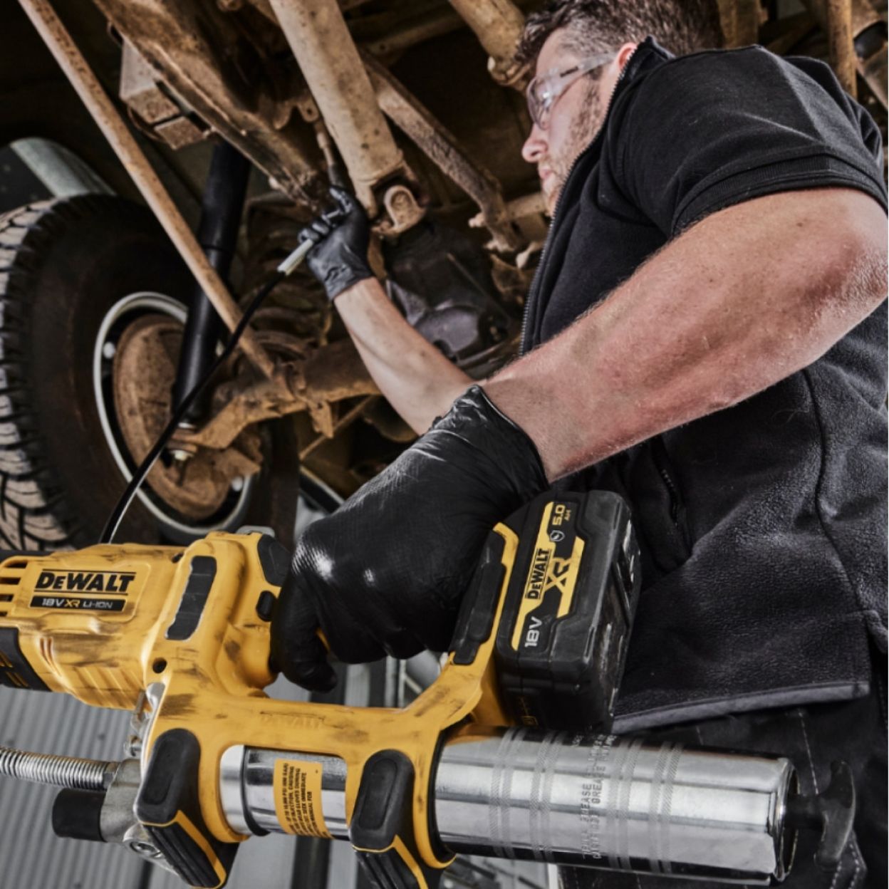 Аккумуляторный смазочный пистолет DEWALT DCGG581N, 18 В, 690 бар, без АКБ и ЗУ