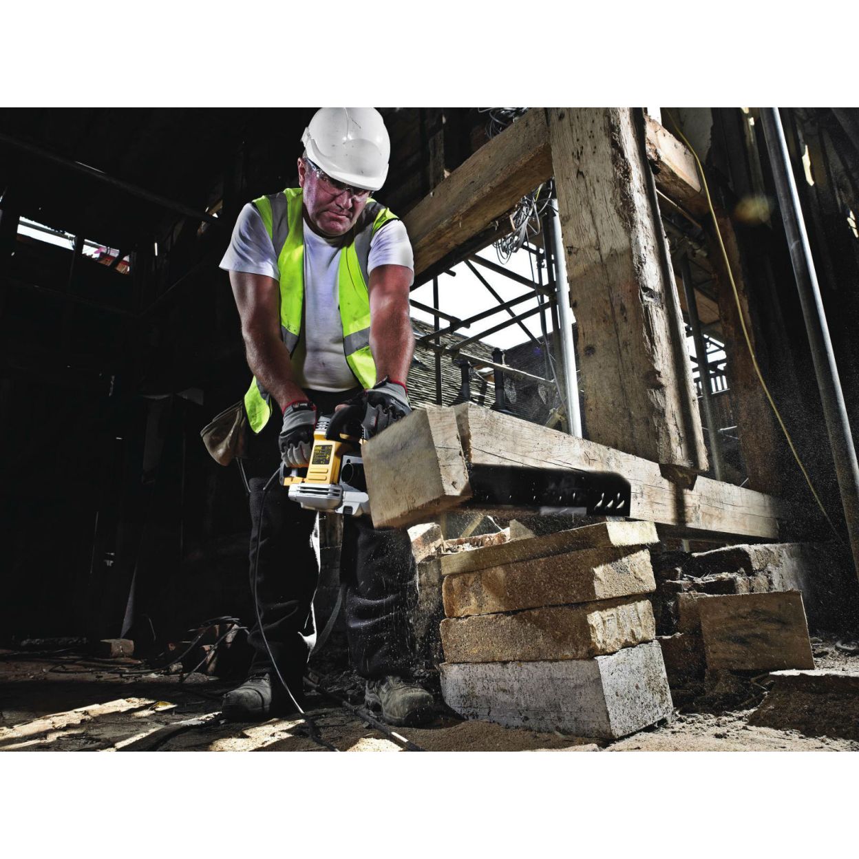 Аллигаторная пила DEWALT DWE398, 1700 Вт, 3000 ход/мин, 40 мм (DWE398-QS)