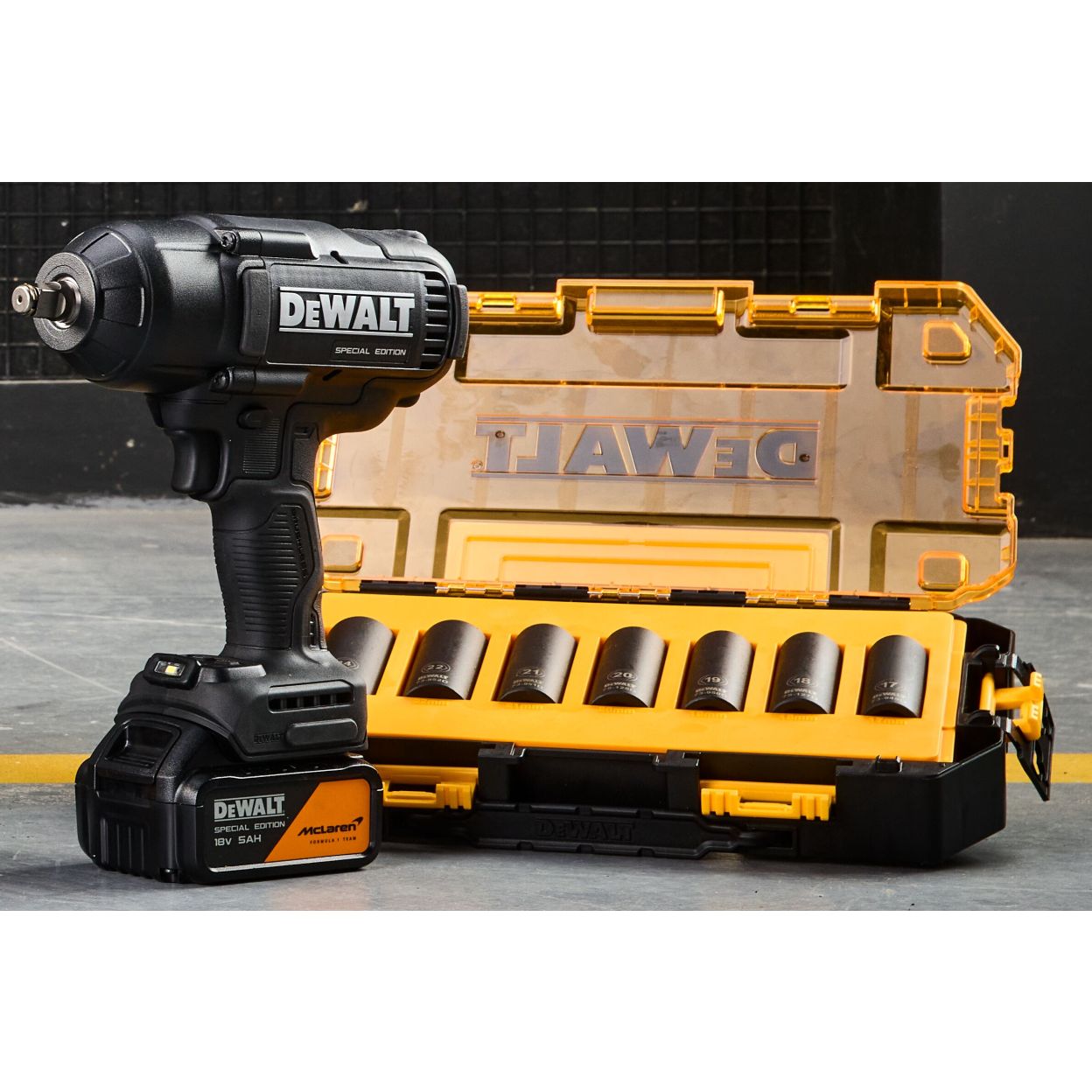 Набор торцевых головок DEWALT McLaren Limited Edition DT70905, 1/2", 17-24 мм, 7 шт., в кейсе (DT70905-QZ)
