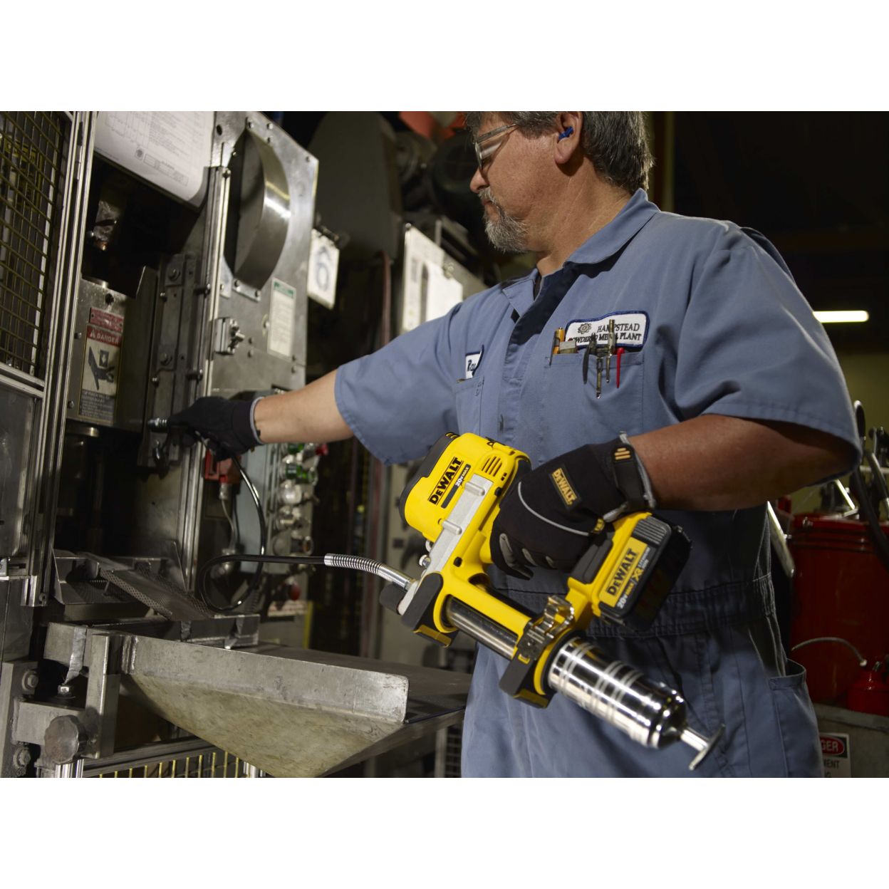 Аккумуляторный смазочный пистолет DEWALT DCGG571NK, 18 В, 690 бар, без АКБ и ЗУ, в кейсе (DCGG571NK-XJ)