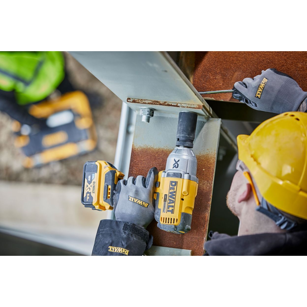 Аккумуляторный гайковерт DEWALT DCF897P1, 18 В, 1627 Нм, 2400 уд/мин, с АКБ 5 Ач и ЗУ (DCF897P1N-XJ)