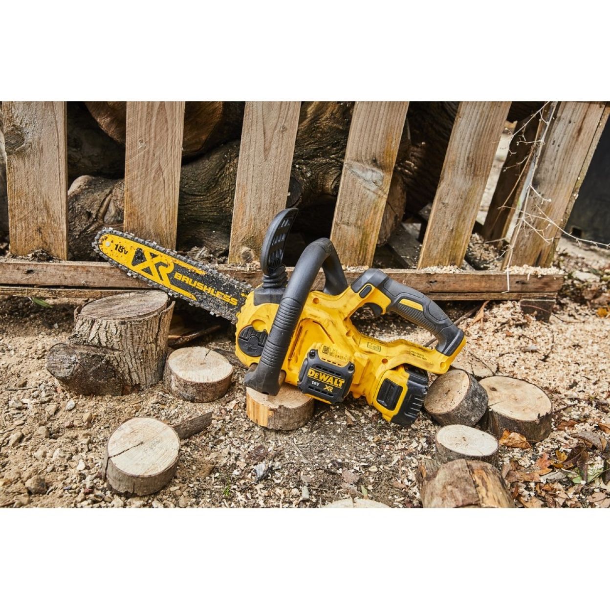 Аккумуляторная цепная пила DEWALT DCM565P1, 18 В, 30 см, 7.7 м/с, с АКБ 5 Ач и ЗУ (DCM565P1-QW)