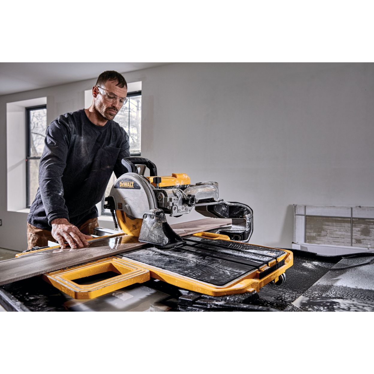 Плиткорез DEWALT D36000, 1600 Вт, 250 мм, 4200 об/мин (D36000-QS)
