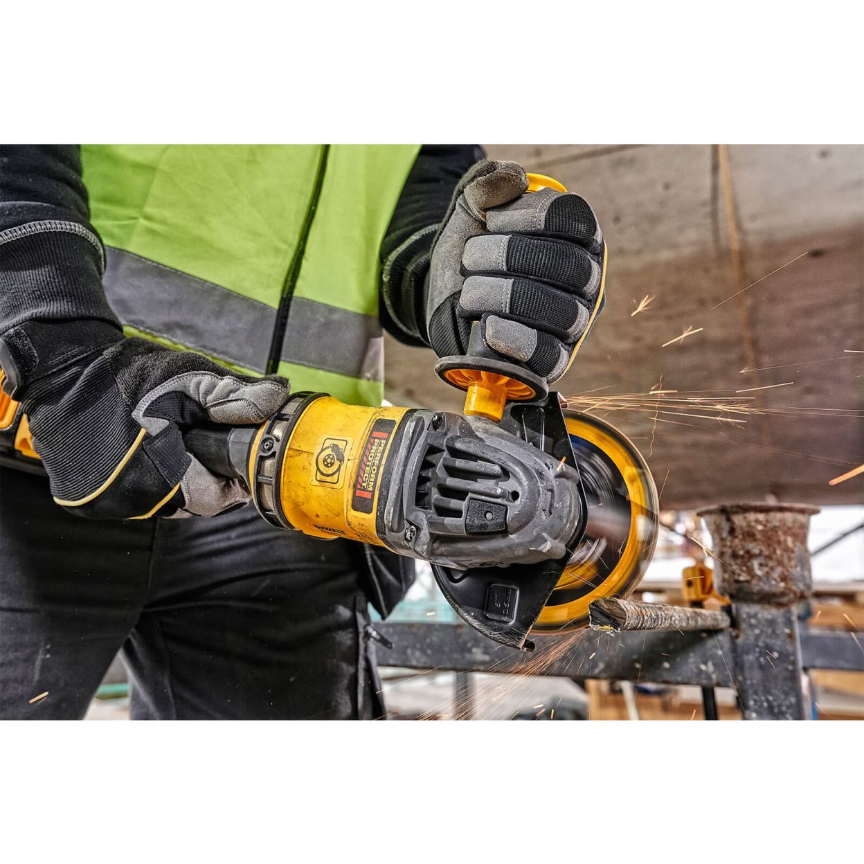 Набор DEWALT: аккумуляторная дрель-шуруповерт DCD999, 18 В и угловая шлифмашина DCG418, 54 В, c 2 АКБ 6 Ач и ЗУ, в кейсе TSTAK, DCK2016T2T