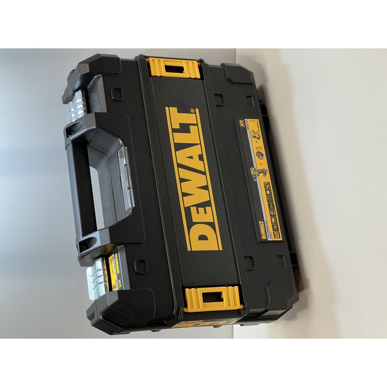 Аккумуляторная дрель-шуруповерт DEWALT DCD791D2, 18 В, 2000 об/мин, с 2 АКБ 2 Ач и ЗУ, в кейсе TSTAK(УЦЕНЕННЫЙ ТОВАР) (DCD791D2-QW/U1)