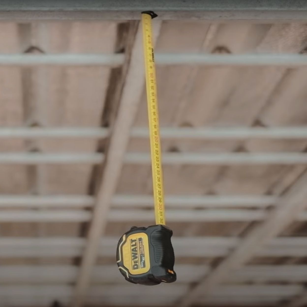 Рулетка DEWALT TOUGHSERIES DWHT36928-0, 8 м