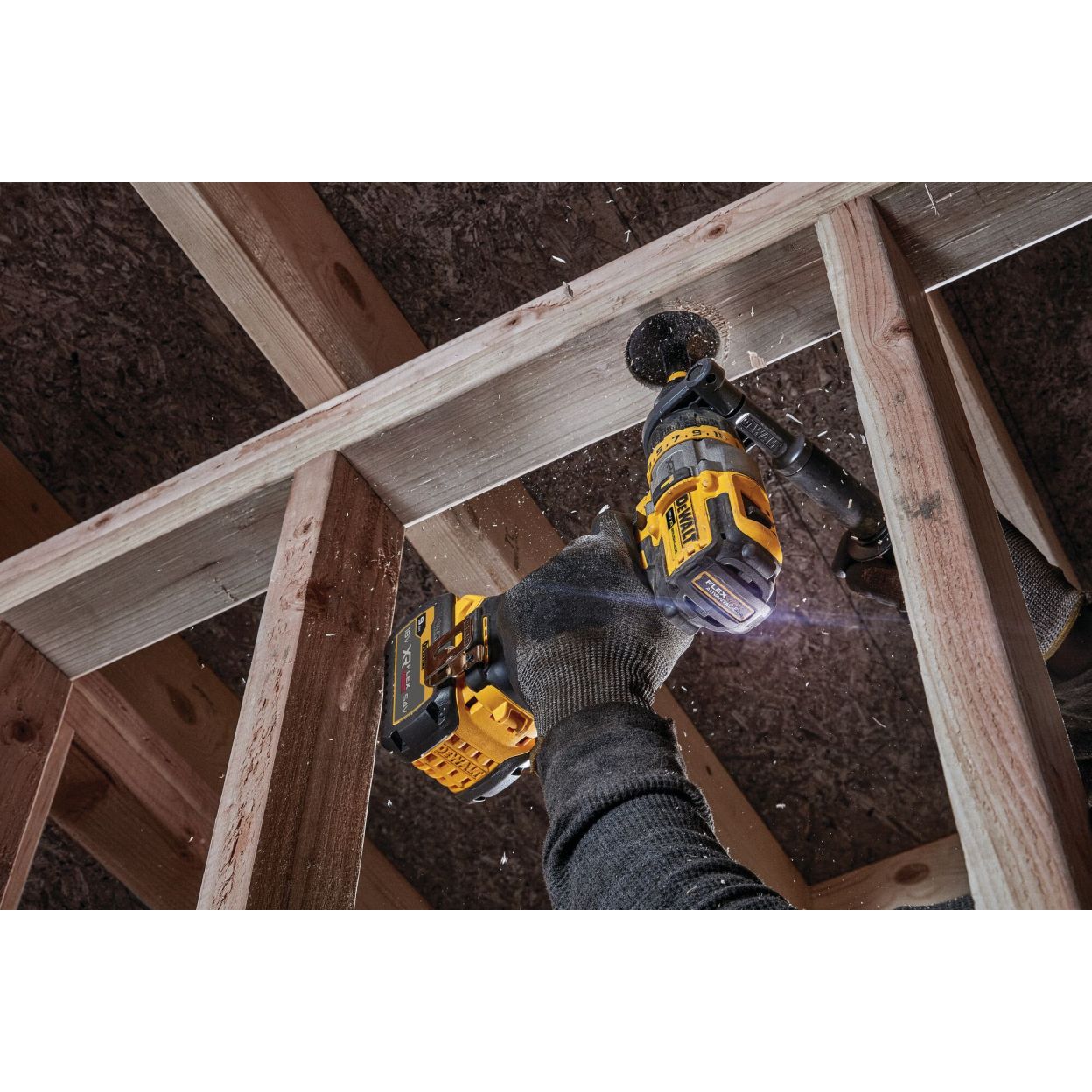 Аккумуляторная ударная дрель-шуруповерт DEWALT DCD999T1, 18 В, 2250 об/мин, 38250 уд/мин, с АКБ 6 Ач и ЗУ, в сумке (DCD999N1T-QW)