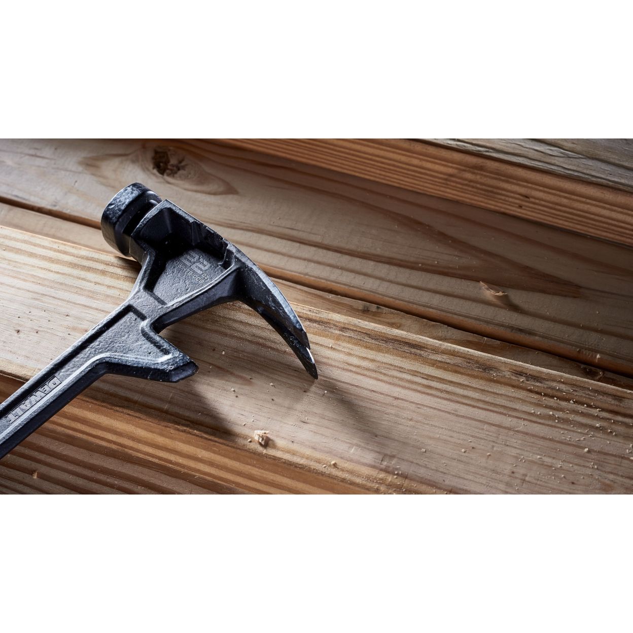 Демонтажный молоток с прямым заострённым гвоздодёром DEWALT TOUGHSERIES, 624 г (DWHT51008-0)