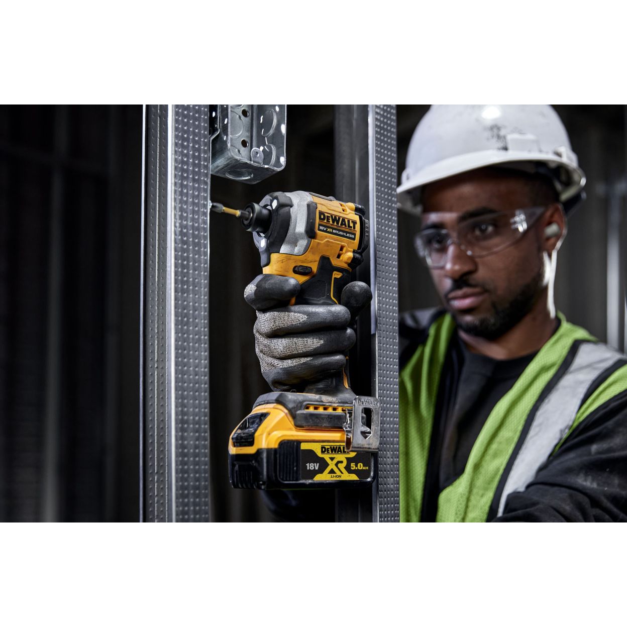 Аккумуляторный набор DEWALT DCK2050H2T, 18 В: дрель-шуруповерт DCD805 + шуруповерт DCF850, с 2 АКБ 5 Ач и ЗУ, в кейсе TSTAK