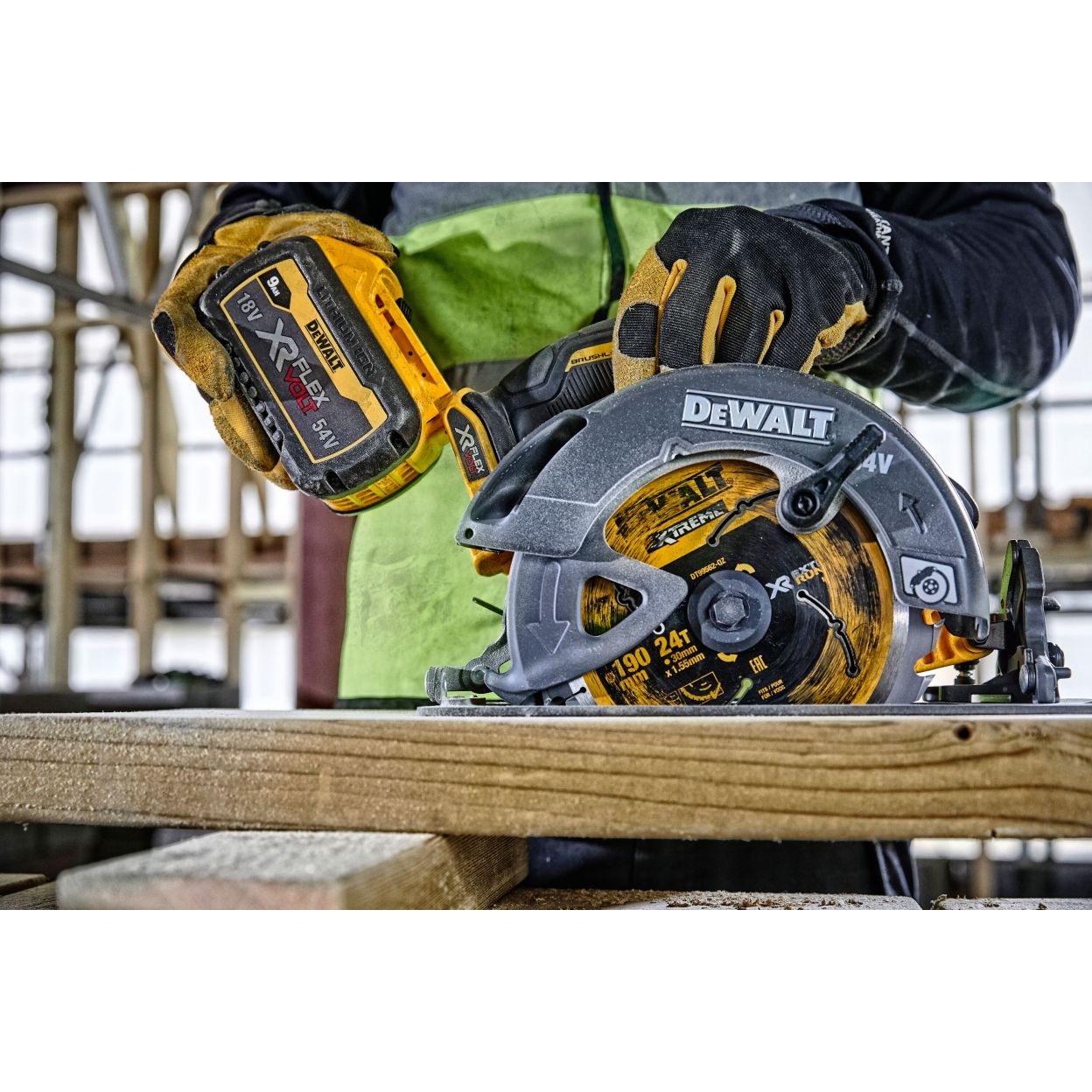 Аккумуляторная дисковая пила DEWALT DCS578NT, 54 В, 190 мм, 5800 об/мин, без АКБ и ЗУ, в кейсе TSTAK (DCS578NT-XJ)