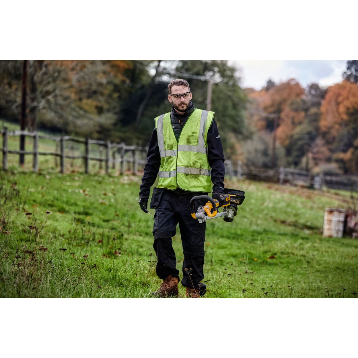 Аккумуляторный триммер DEWALT DCMST561P1, 18 В, 6000 об/мин, с АКБ 5 Ач и ЗУ (DCMST561P1N-QW)