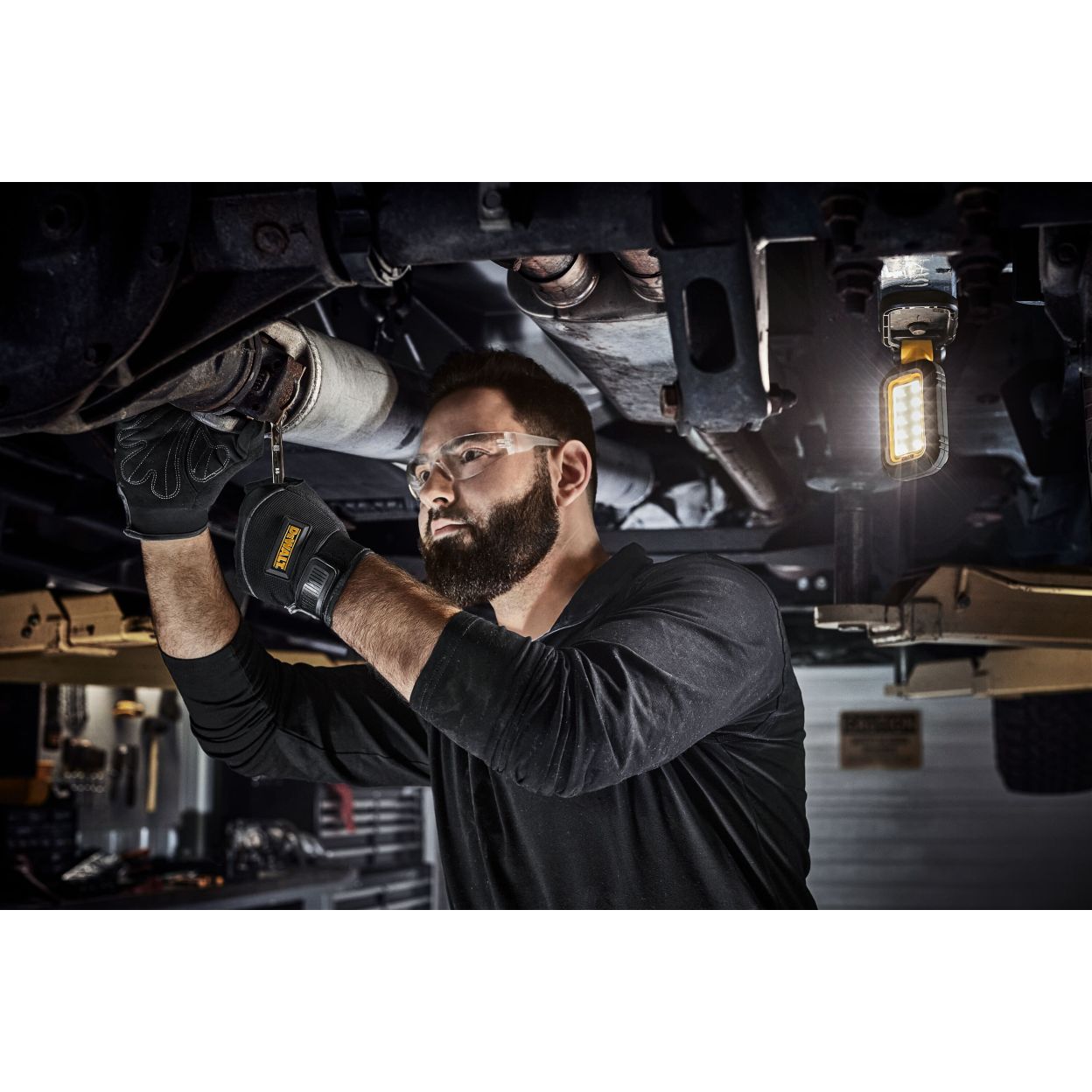 Аккумуляторный фонарь DEWALT DCL182, 1000 лм, со встроенной АКБ (DCL182-A9)