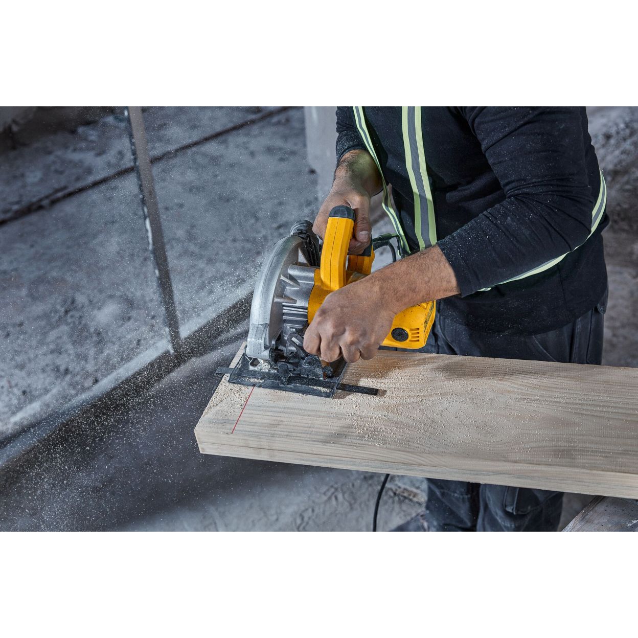 Дисковая пила DEWALT DWE5615, 1500 Вт, 190 мм, 5500 об/мин (DWE5615-QS)