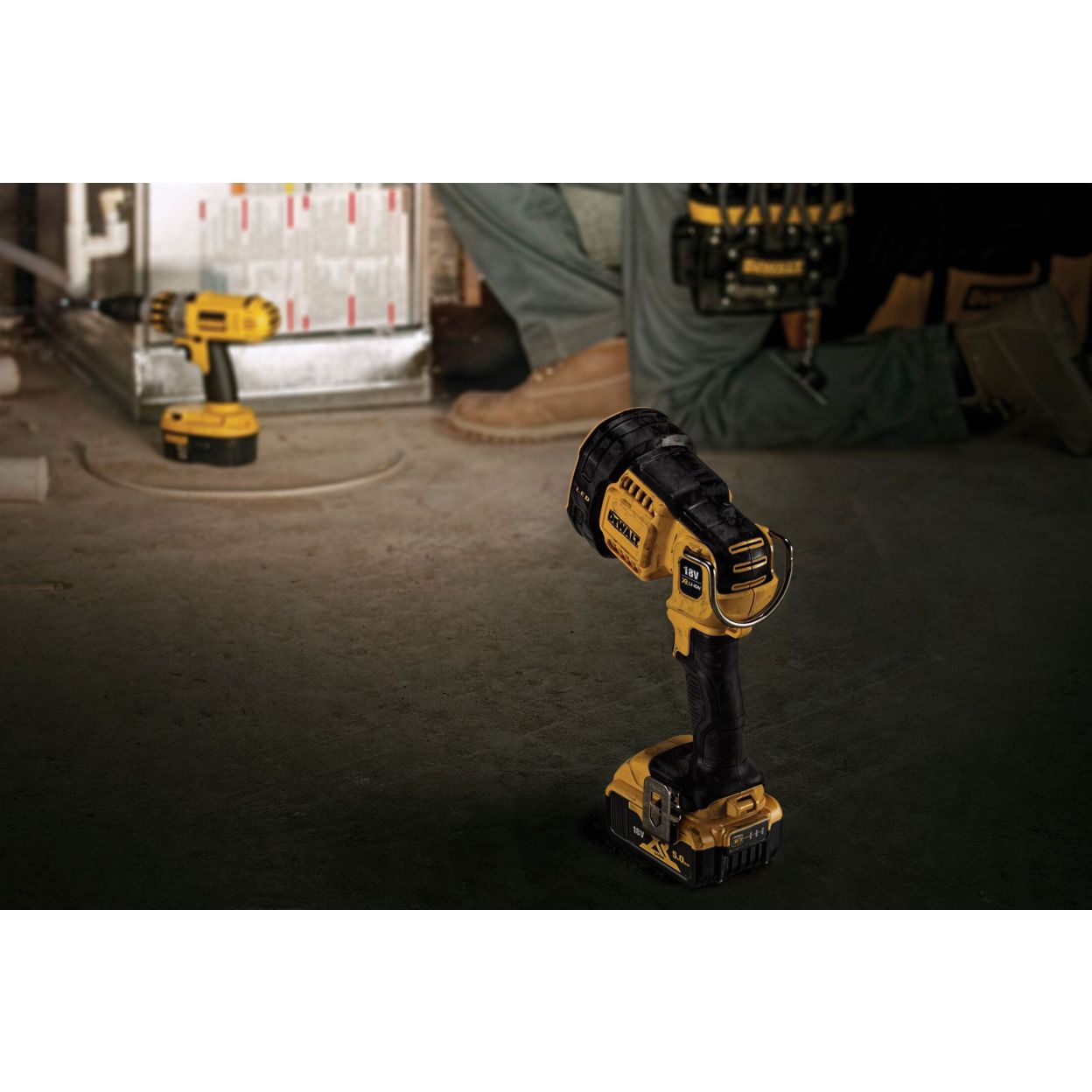 Аккумуляторный фонарь DEWALT DCL043, 20 В, 1000 лм, без АКБ и ЗУ (DCL043-A9)