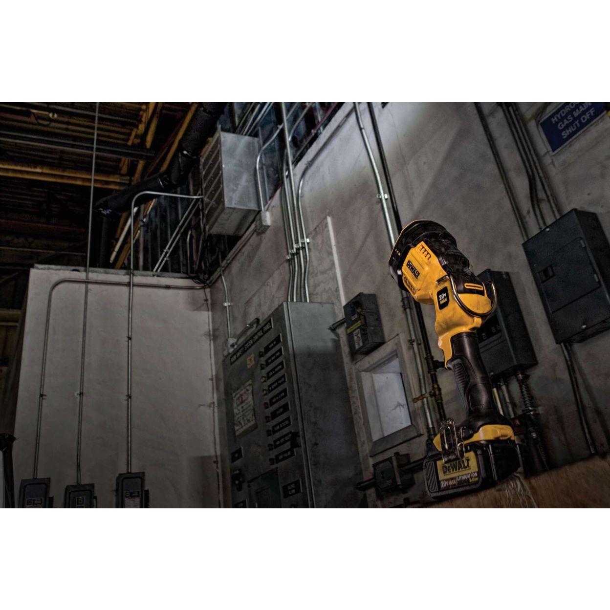 Аккумуляторный фонарь DEWALT DCL043, 20 В, 1000 лм, без АКБ и ЗУ (DCL043-A9)