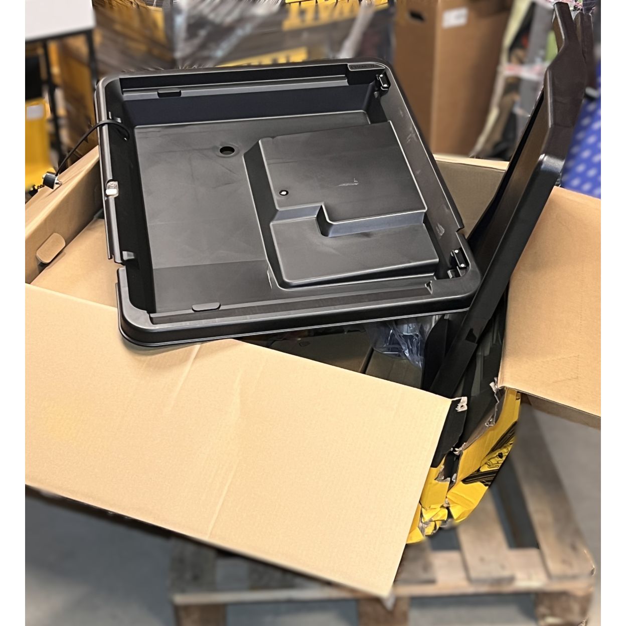 Пила дисковая DEWALT D24000, 1600 Вт, 250 мм, 4200 об/мин, (УЦЕНЕННЫЙ ТОВАР) (D24000-QS/U3)