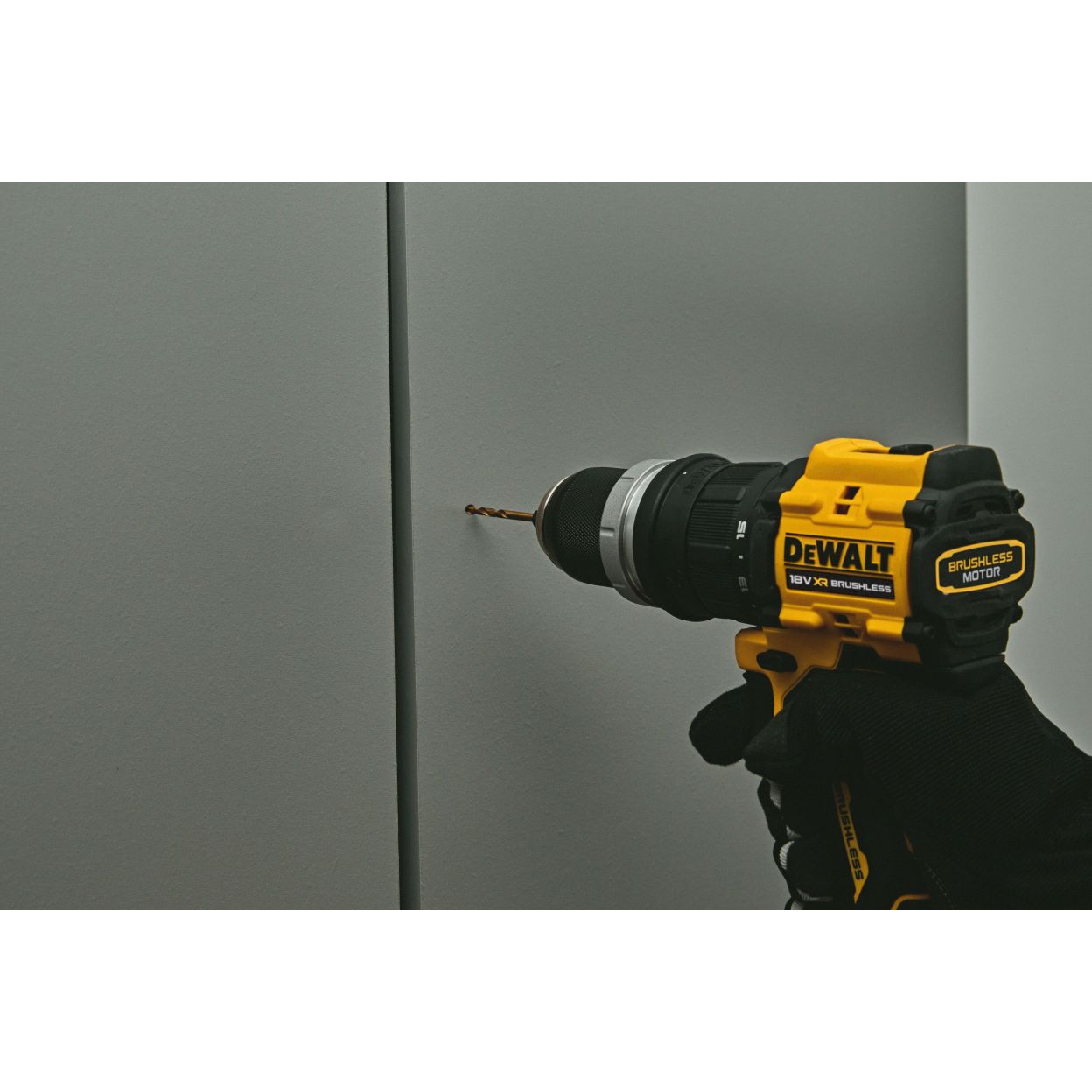 Аккумуляторная дрель-шуруповерт DEWALT DCD803M1T, 18 В, 1650 об/мин, с комплектом насадок, АКБ 4 Ач и ЗУ, в кейсе TSTAK