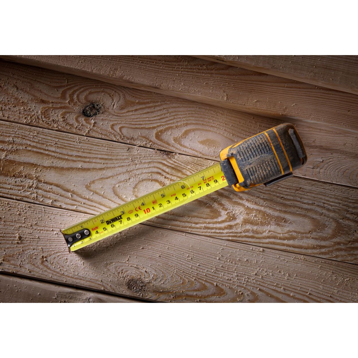 Рулетка DEWALT TOUGHSERIES DWHT35268, с подсветкой, 8 м (DWHT35268)