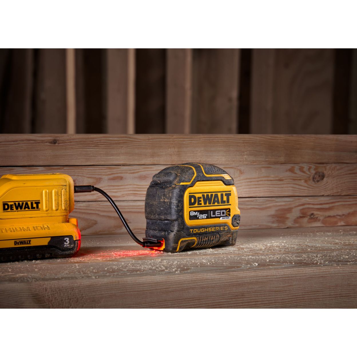Рулетка DEWALT TOUGHSERIES DWHT35268, с подсветкой, 8 м (DWHT35268)