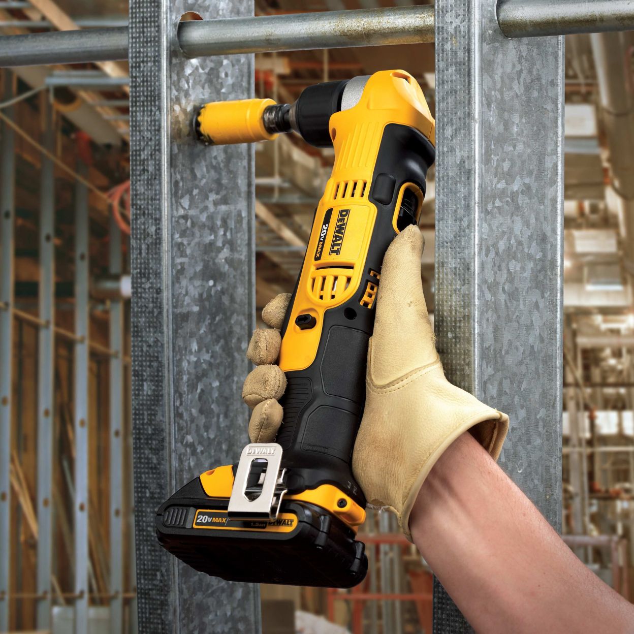 Аккумуляторная угловая дрель DEWALT DCD740P1, 18 В, 2000 об/мин, с АКБ 5 Ач и ЗУ (DCD740P1N-XJ)