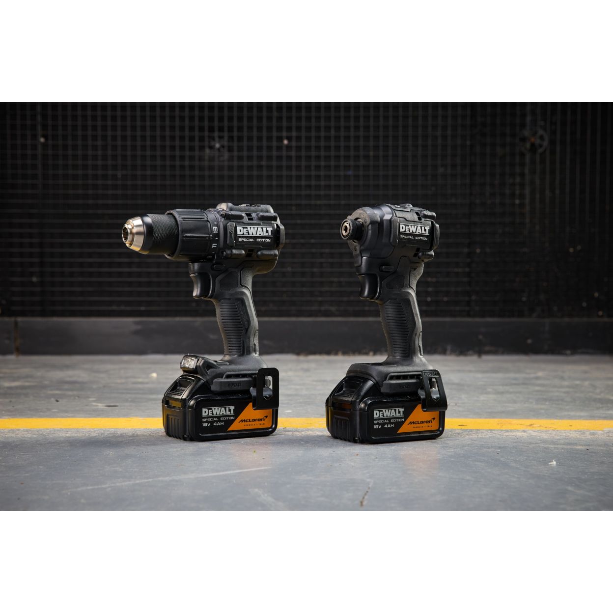 Аккумуляторный набор DEWALT McLaren Limited Edition DCK2222MM2T: дрель-шуруповерт + шуруповерт, с 2 АКБ 4 Ач и ЗУ, в кейсе TSTAK
