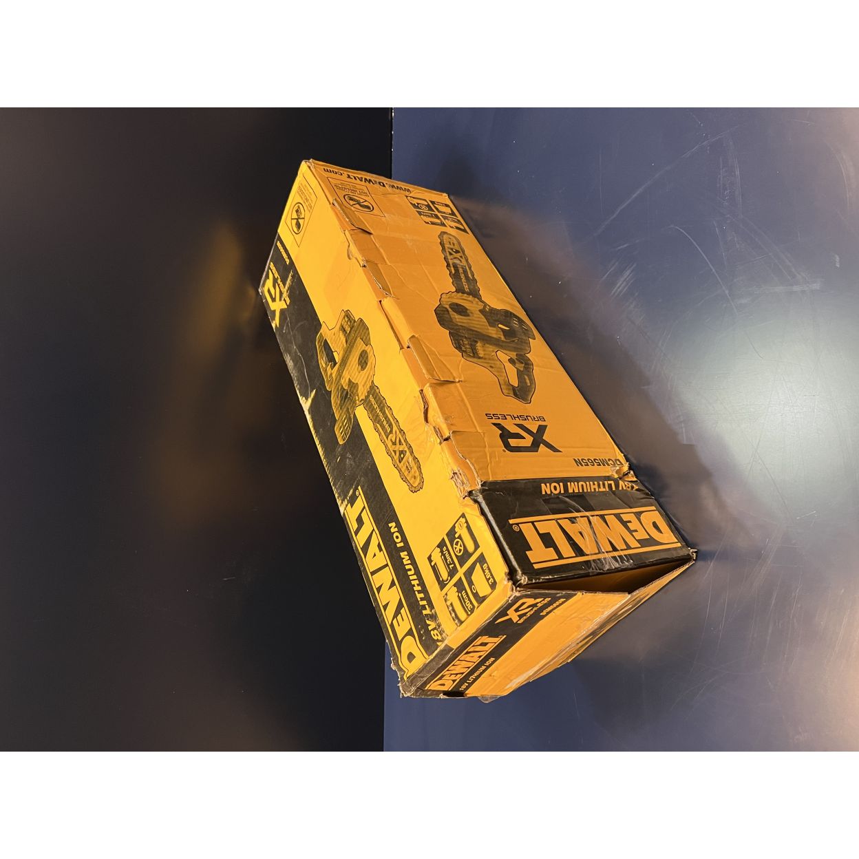 Аккумуляторная цепная пила DEWALT DCM565N, 18 В, 30 см, 7.7 м/с, без АКБ и ЗУ (УЦЕНЕННЫЙ ТОВАР) (DCM565N-XJ/U1)