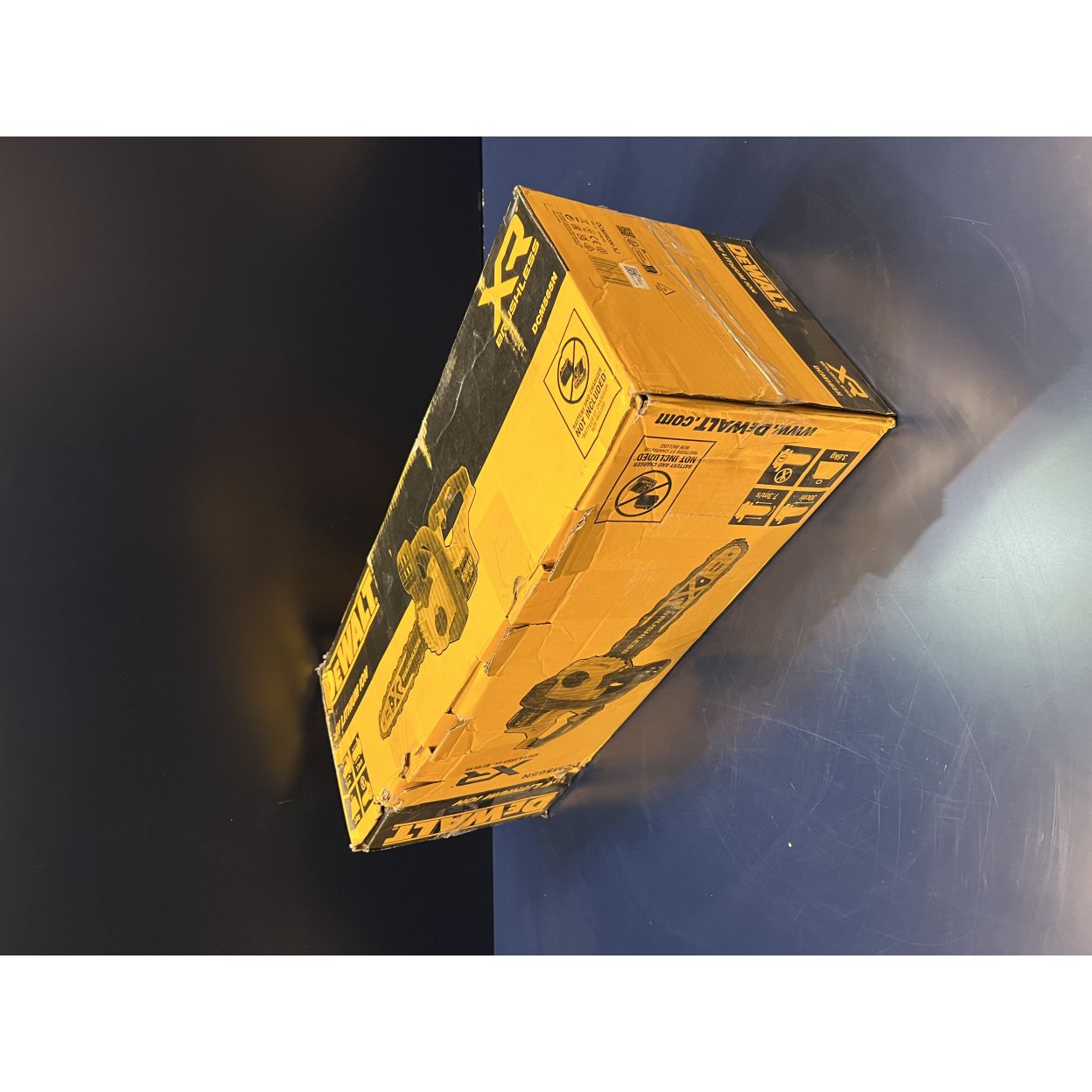 Аккумуляторная цепная пила DEWALT DCM565N, 18 В, 30 см, 7.7 м/с, без АКБ и ЗУ (УЦЕНЕННЫЙ ТОВАР) (DCM565N-XJ/U1)