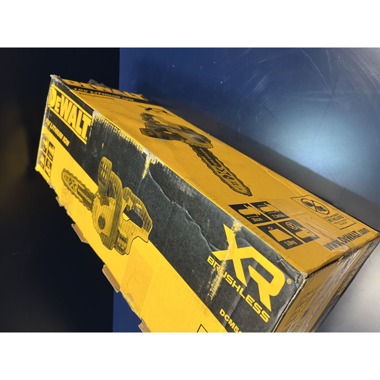 Аккумуляторная цепная пила DEWALT DCM565N, 18 В, 30 см, 7.7 м/с, без АКБ и ЗУ (УЦЕНЕННЫЙ ТОВАР) (DCM565N-XJ/U1)
