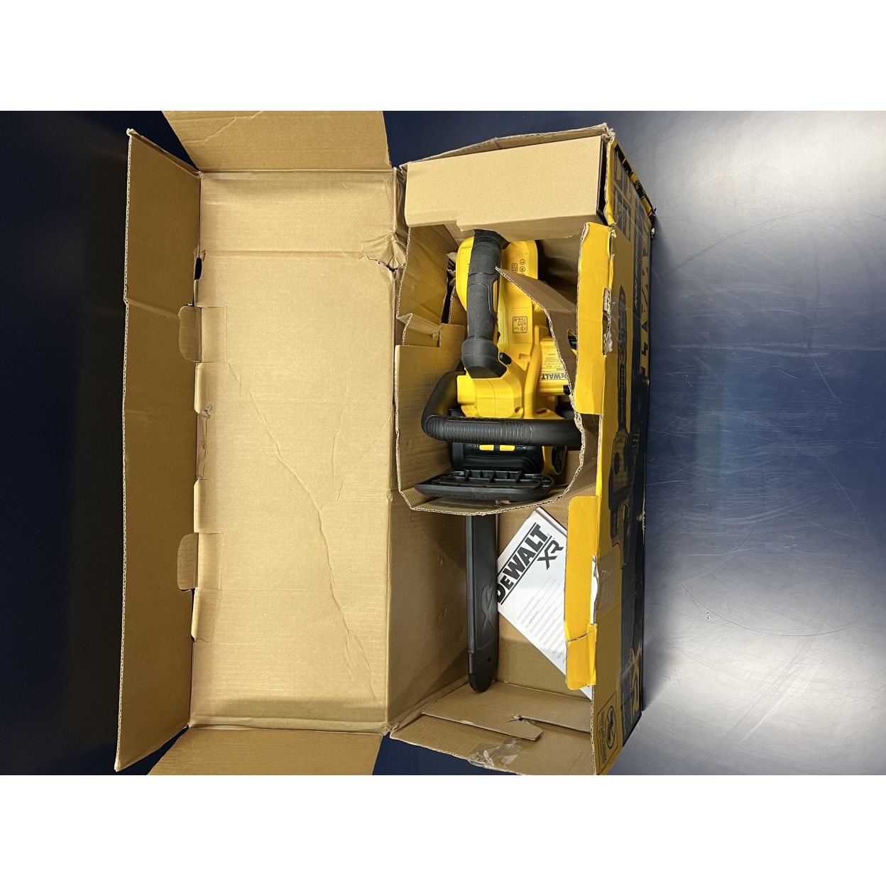 Аккумуляторная цепная пила DEWALT DCM565N, 18 В, 30 см, 7.7 м/с, без АКБ и ЗУ (УЦЕНЕННЫЙ ТОВАР) (DCM565N-XJ/U1)