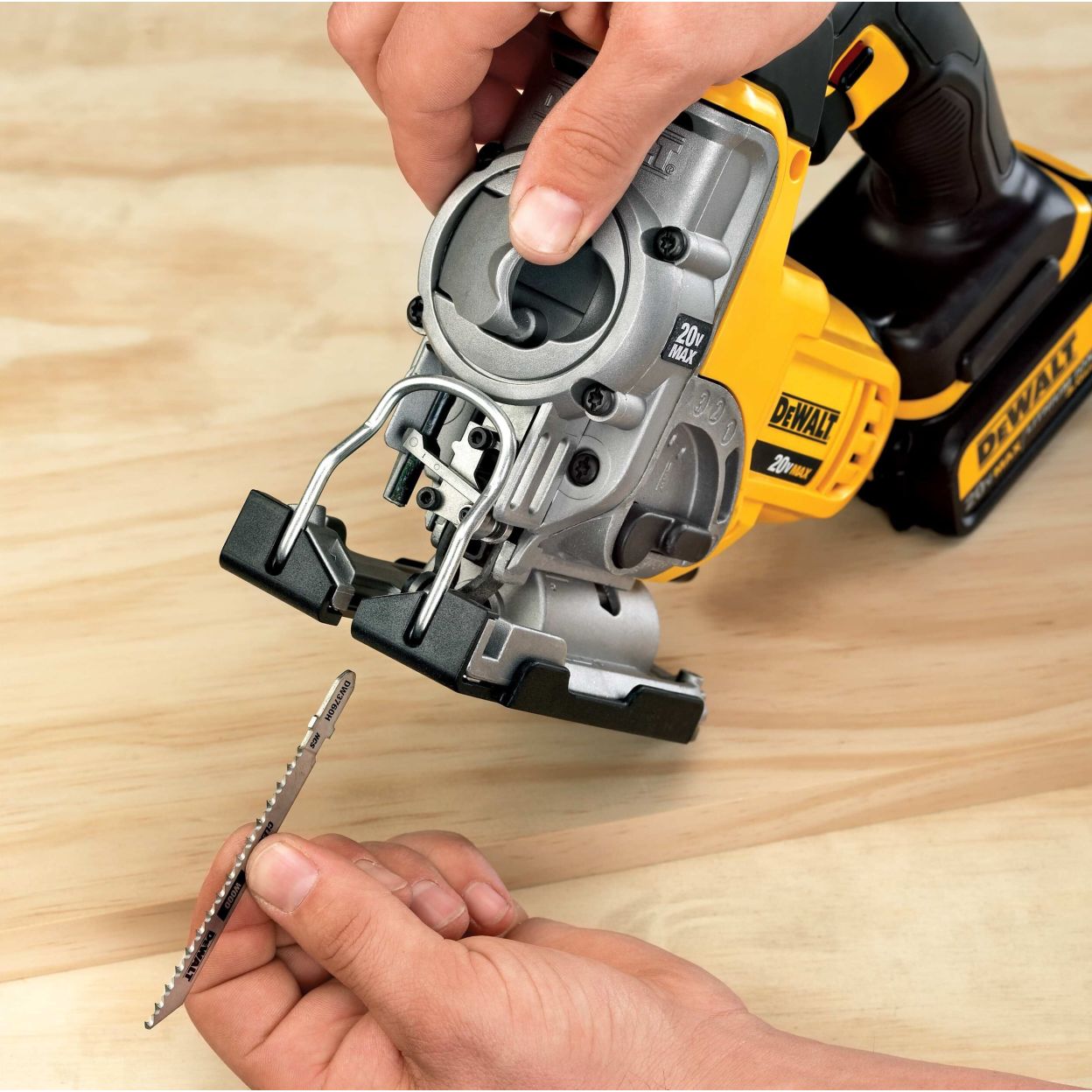 Аккумуляторный лобзик DEWALT DCS331NT, 18 В, 3000 ход/мин, 26 мм, без АКБ и ЗУ, в кейсе TSTAK (DCS331NT-XJ)