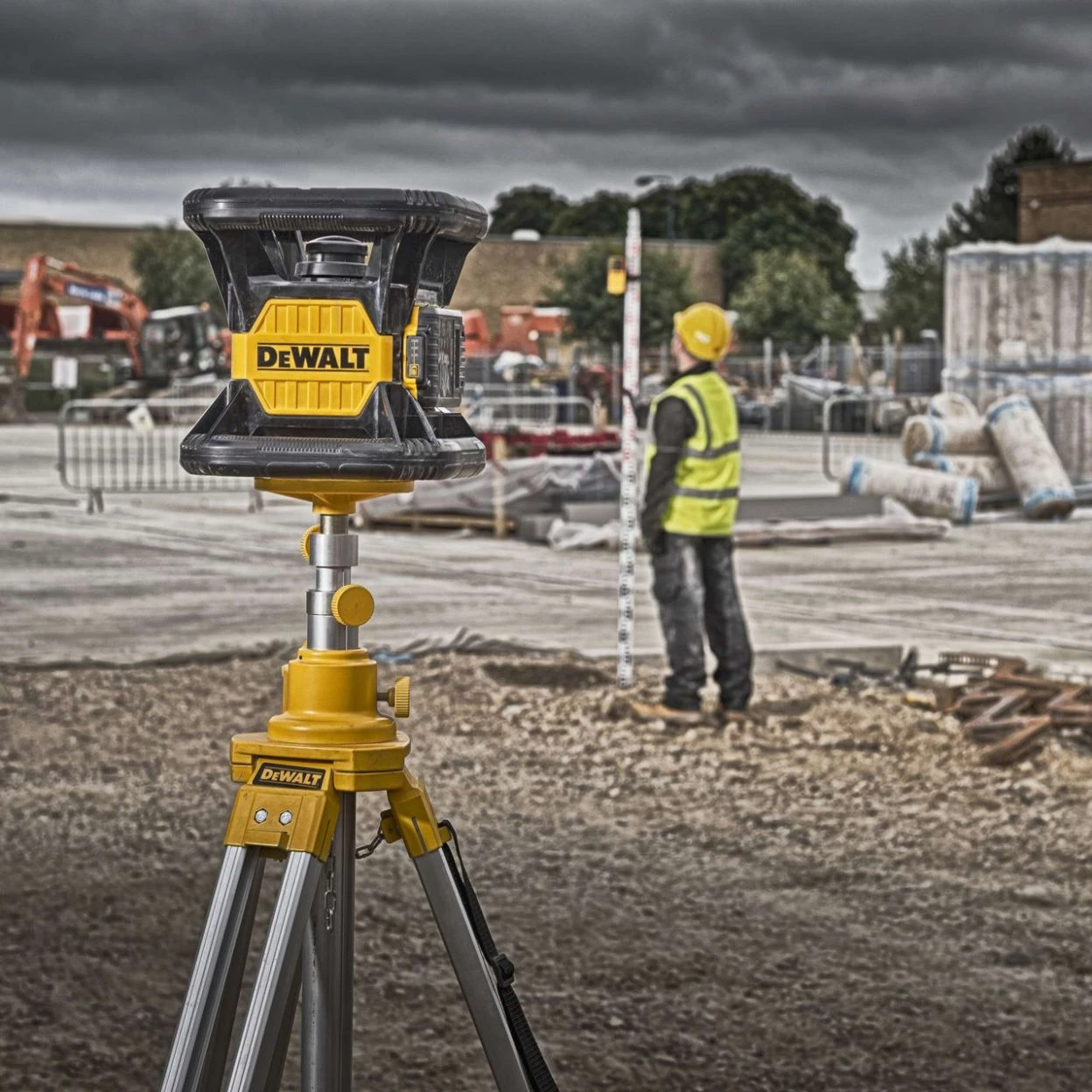 Самовыравнивающийся ротационный ЗЕЛЕНЫЙ лазерный уровень DEWALT DCE079D1G