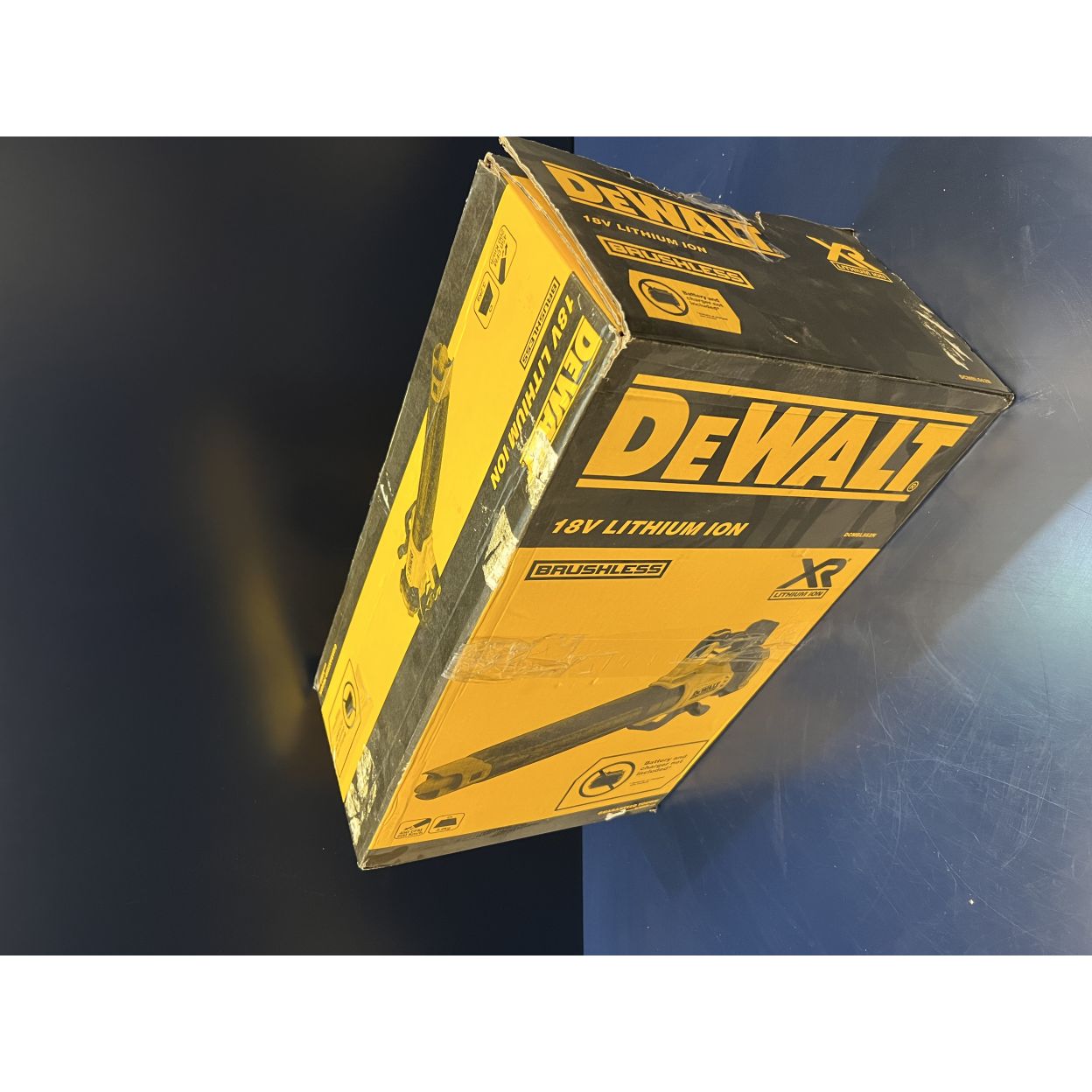 Аккумуляторная воздуходувка DEWALT DCMBL562N, 18 В, 764 м³/ч, без АКБ и ЗУ (УЦЕНЕННЫЙ ТОВАР) (DCMBL562N-XJ/U)