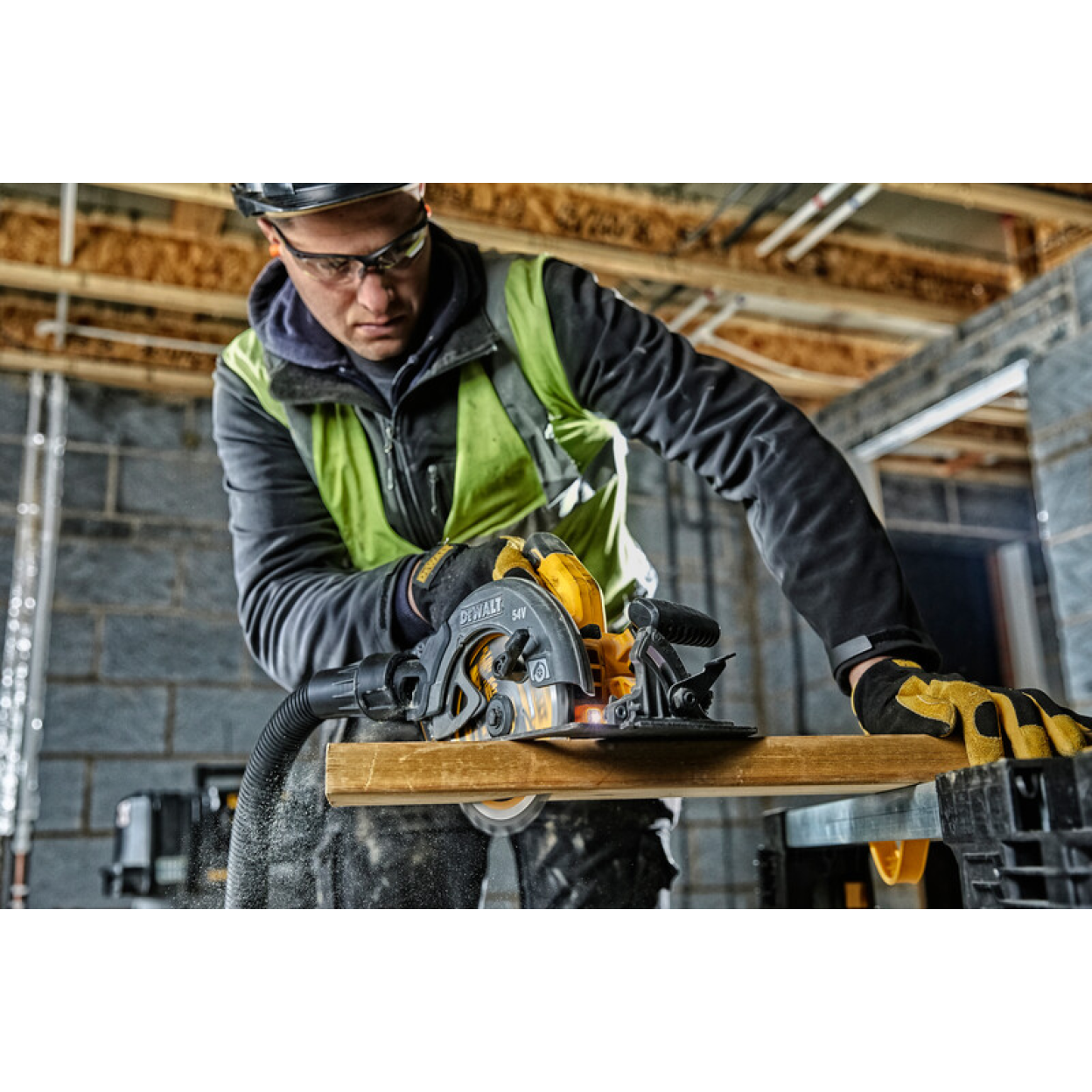 Аккумуляторная циркулярная пила DEWALT DCS575N 54V FlexVolt без АКБ и ЗУ