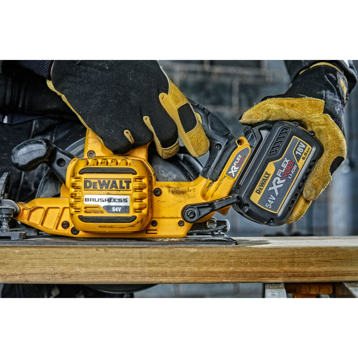 Аккумуляторная циркулярная пила DEWALT DCS575N 54V FlexVolt без АКБ и ЗУ