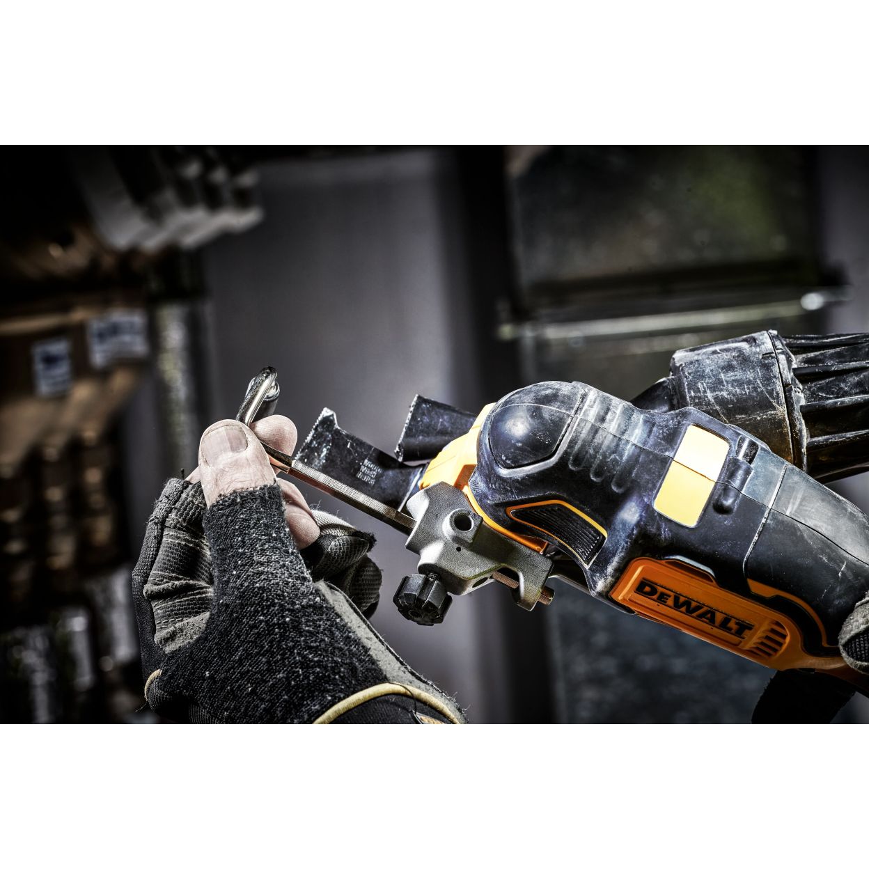 Аккумуляторный реноватор DEWALT DCS355N, 18 В, 20000 кол/мин, без АКБ и ЗУ (DCS355N-XJ)