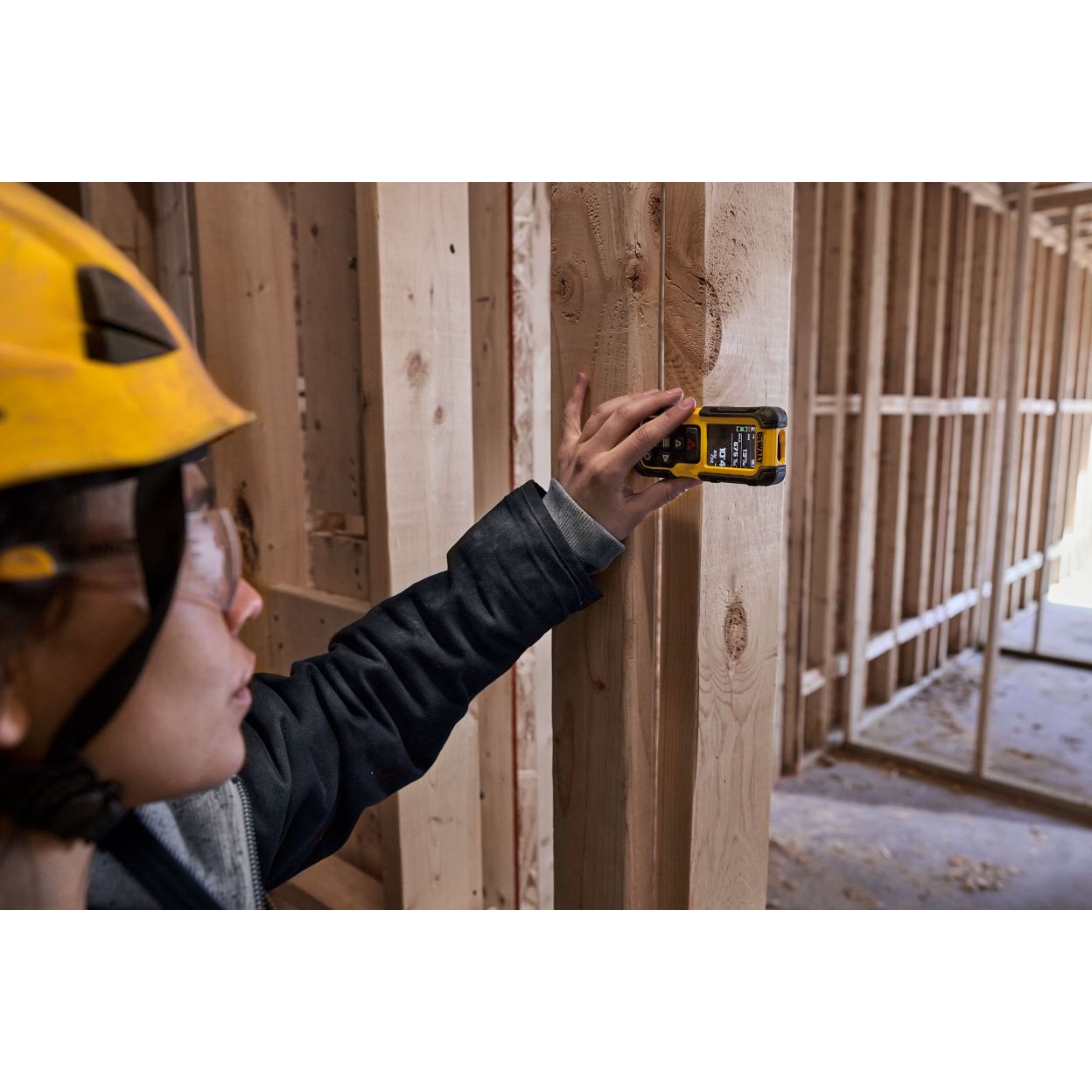 Лазерный дальномер DEWALT DWHT78200, со встроенной АКБ, 3.7 В, 60 м