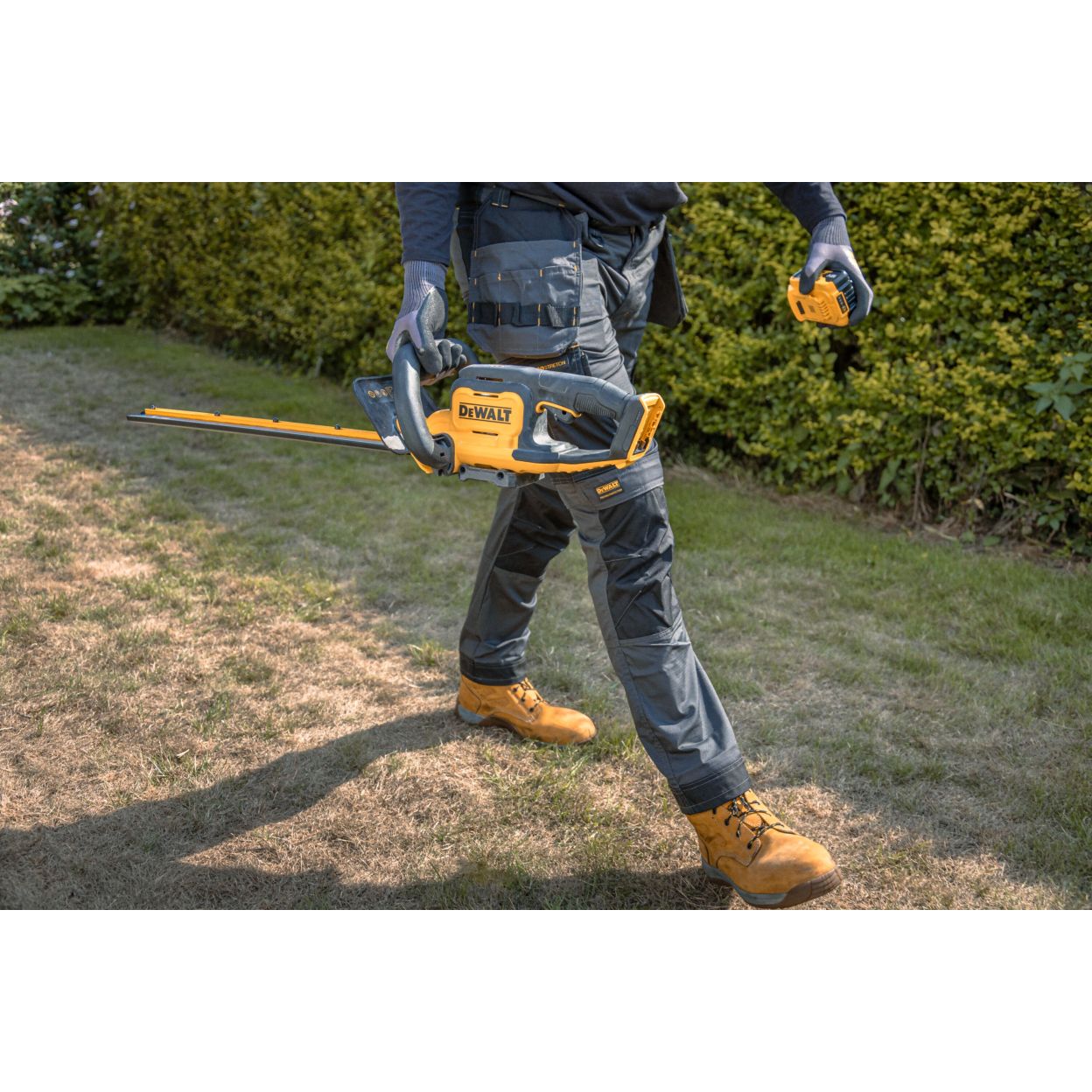 Аккумуляторный кусторез DEWALT DCMHT564N, 18 В, 56 см, 2800 ход/мин, без АКБ и ЗУ (DCMHT564N-XJ)