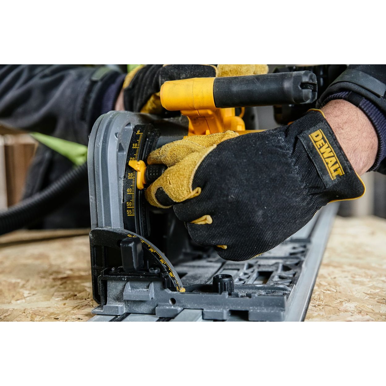 Аккумуляторная дисковая пила DEWALT DCS520X1T, 54 В, 165 мм, 4200 об/мин, с АКБ 3 Ач и ЗУ, в кейсе TSTAK (DCS520X1NT-XJ)