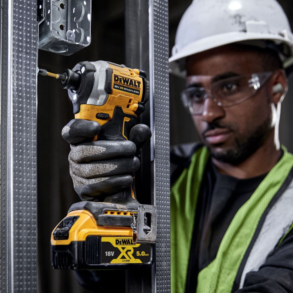 Аккумуляторный шуруповерт DEWALT DCF850P2LRT, 18 В, 206 Нм, 3800 уд/мин, с 2 АКБ 5 Ач и ЗУ, в кейсе TSTAK (DCF850P2LRT-QW)
