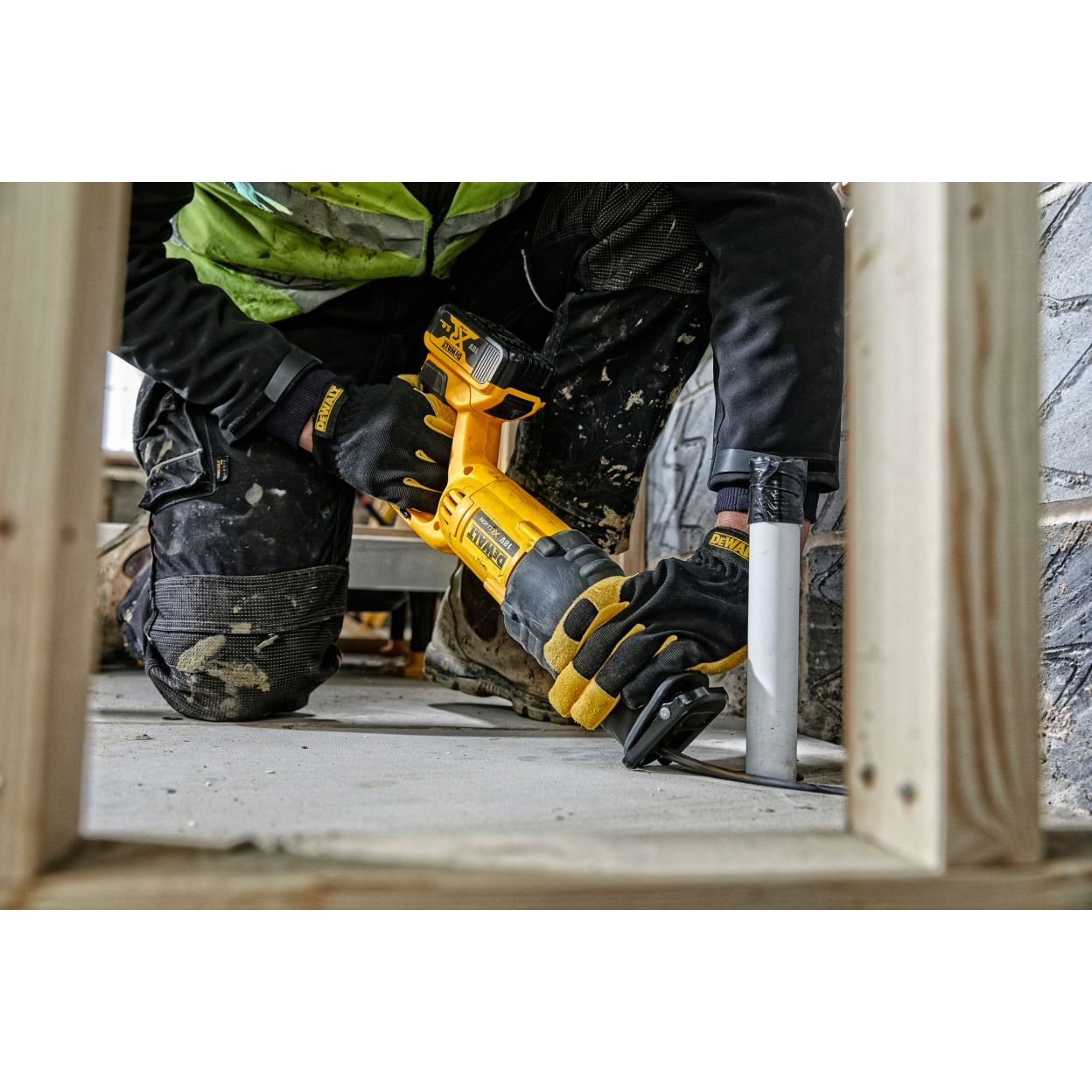 Аккумуляторная сабельная пила DEWALT DCS380N, 18 В, 2950 ход/мин, 28.6 мм, без АКБ и ЗУ (DCS380N-XJ)