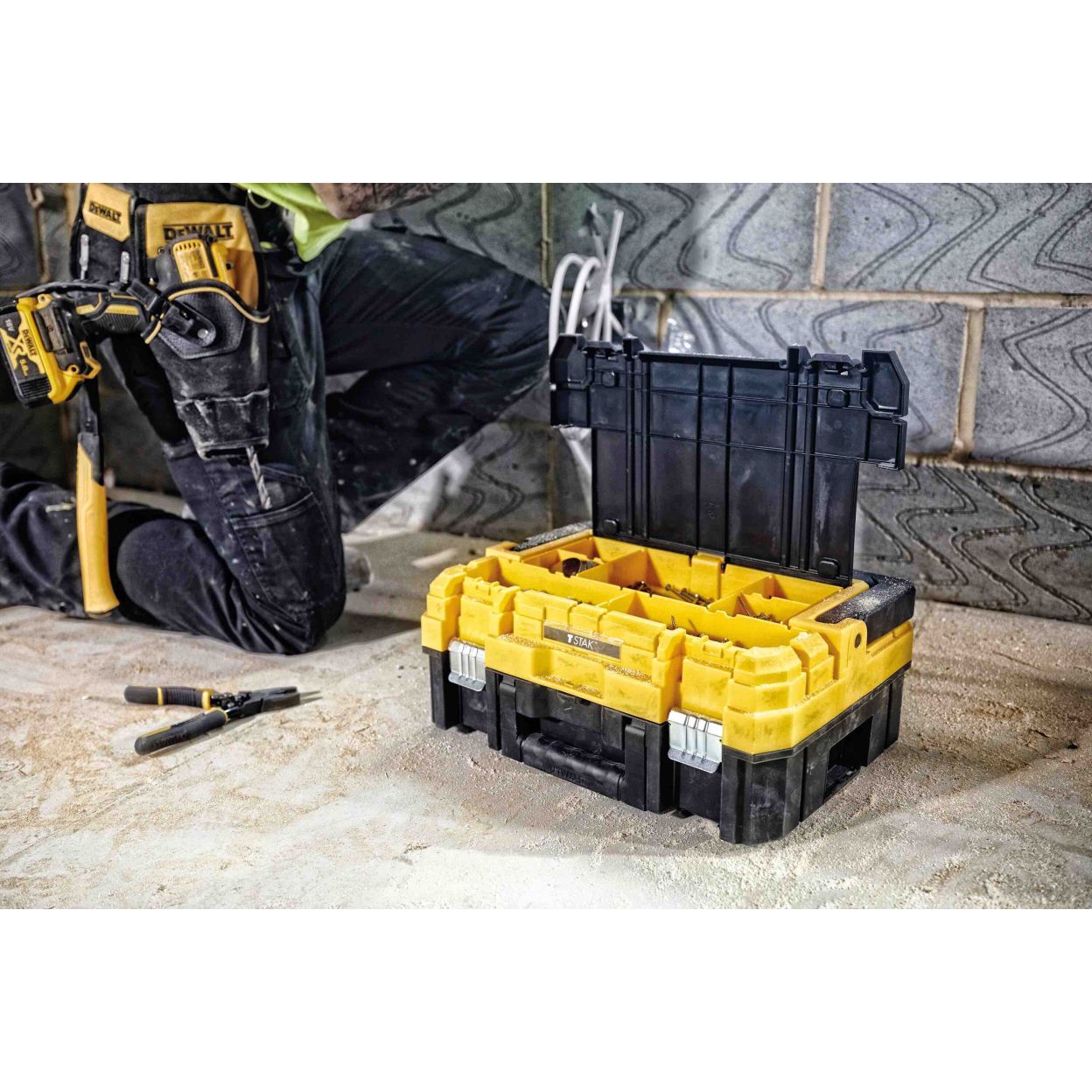 Ящик для инструмента DEWALT TSTAK DWST1-70704 (УЦЕНЕННЫЙ ТОВАР) (-DWST1-70704/U)